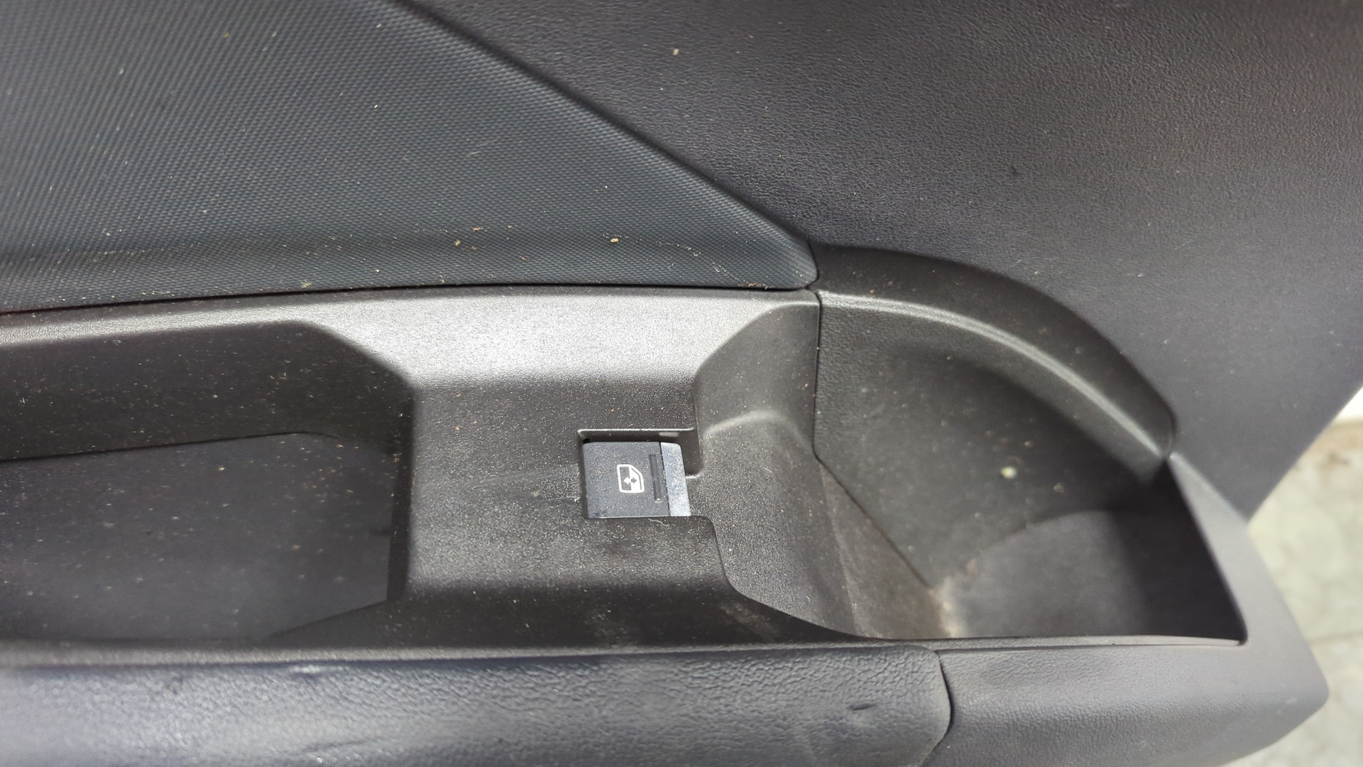 Обшивка двери задней левой