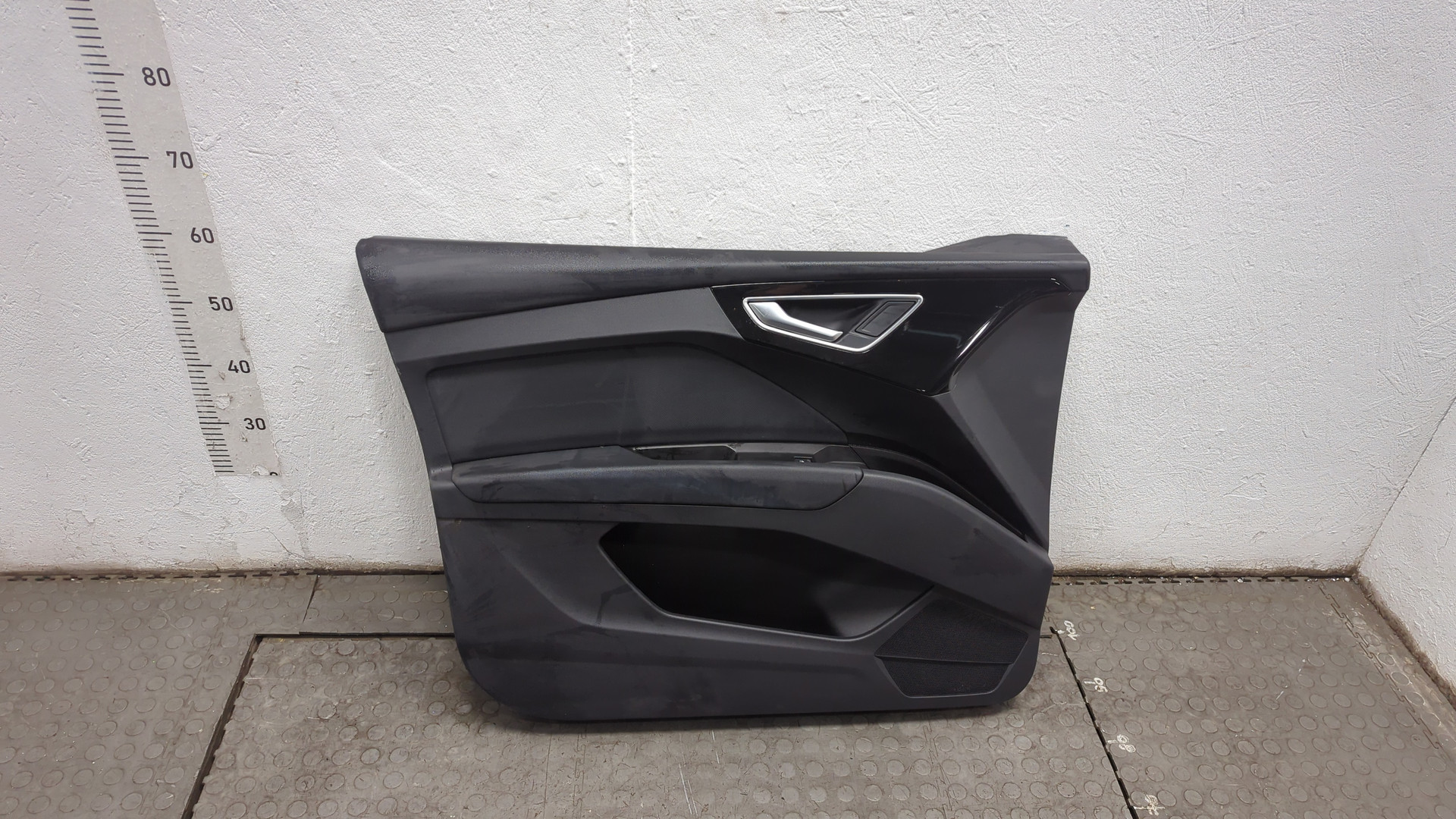 Обшивка двери передней левой