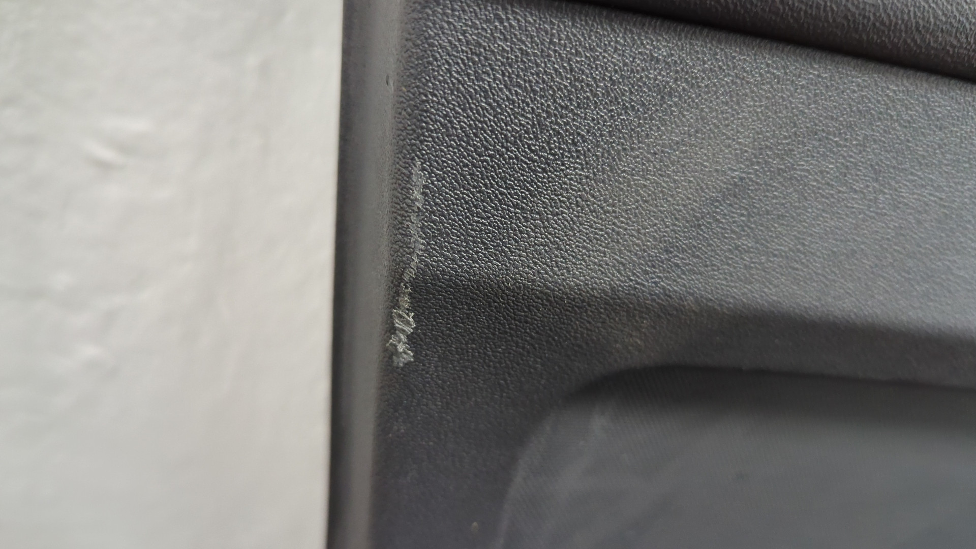 Обшивка двери передней левой