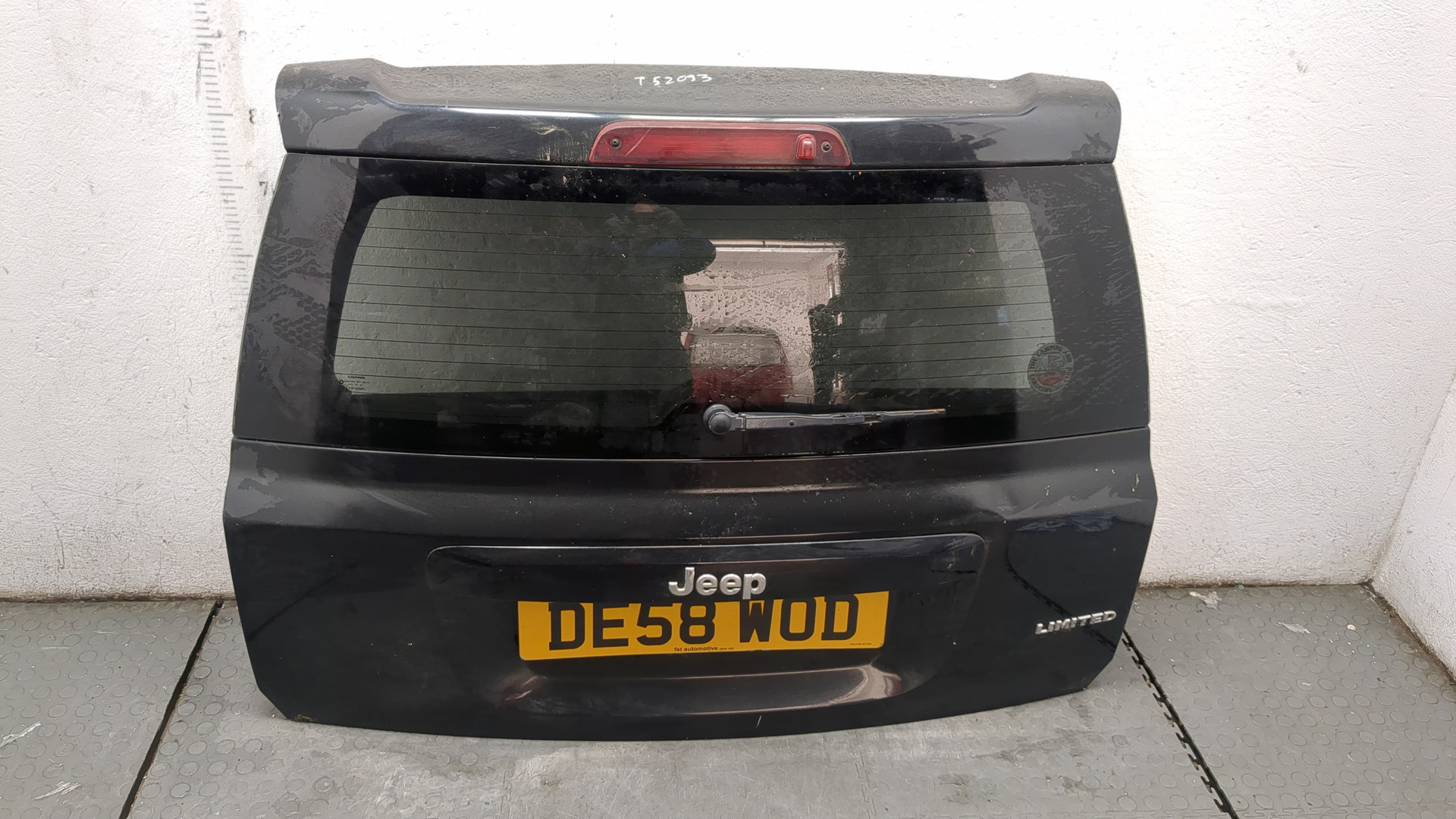 Дверь багажника