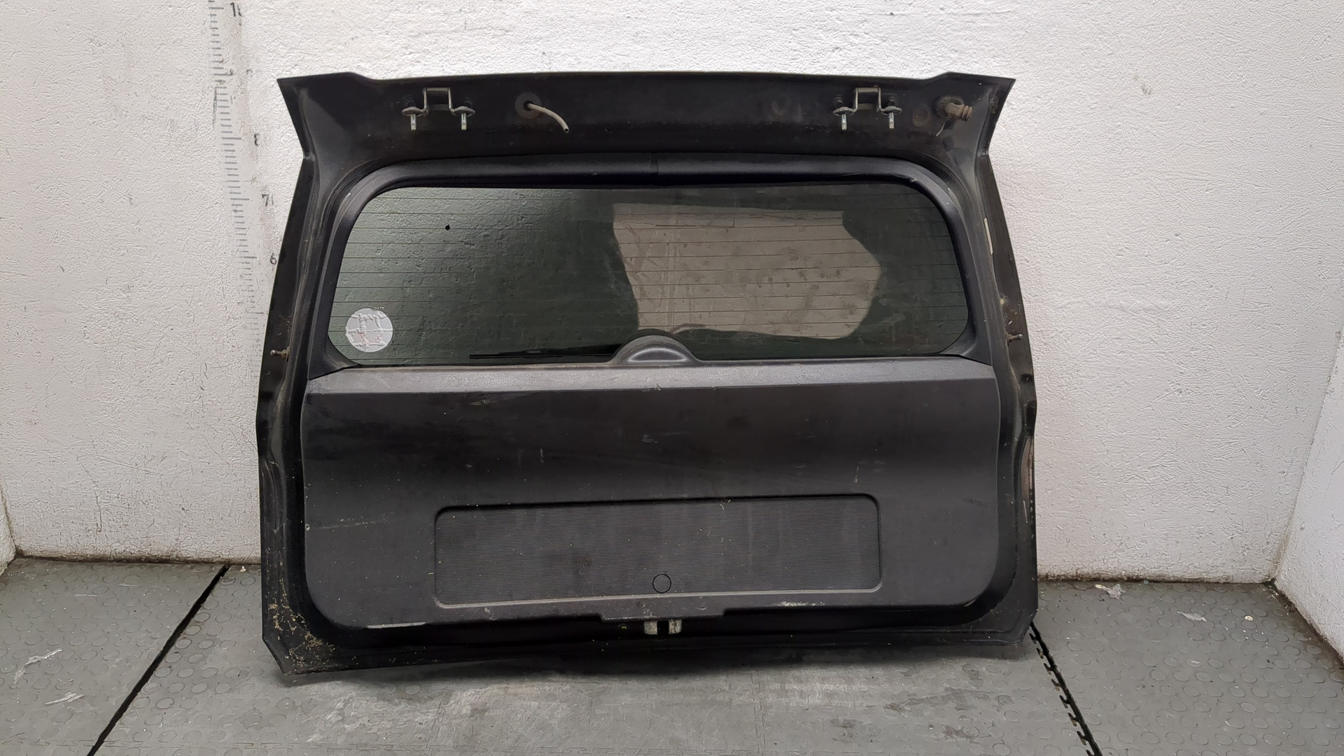 Дверь багажника