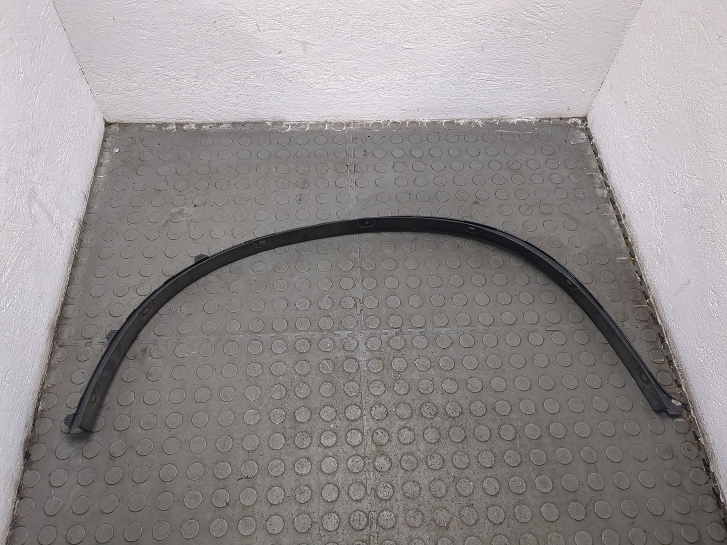 Накладка заднего крыла левого