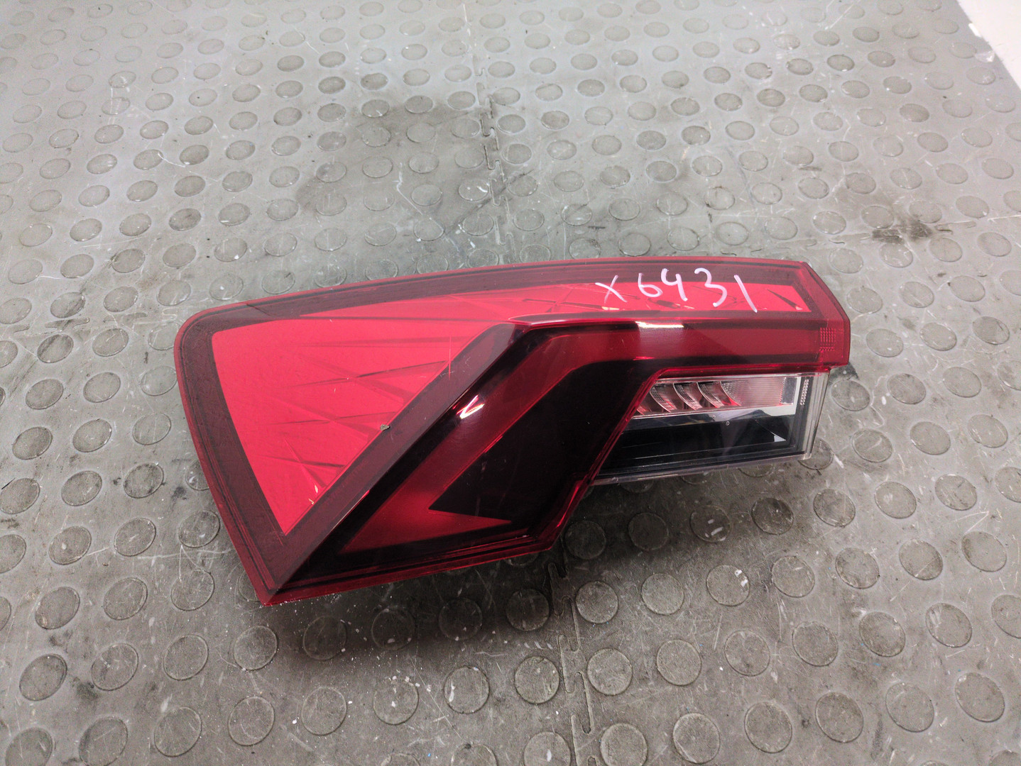 Фонарь задний левый