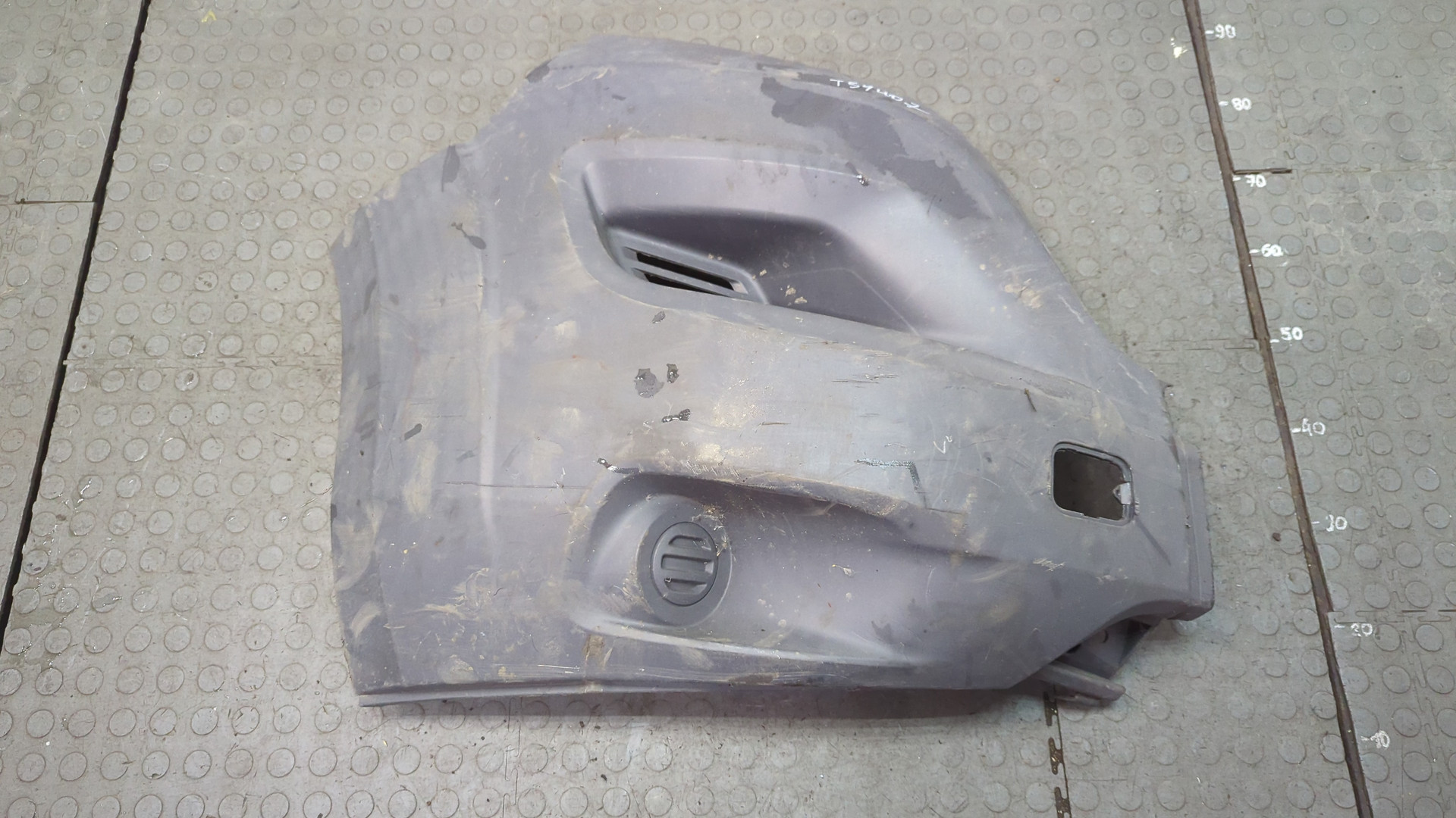 Накладка переднего бампера левая