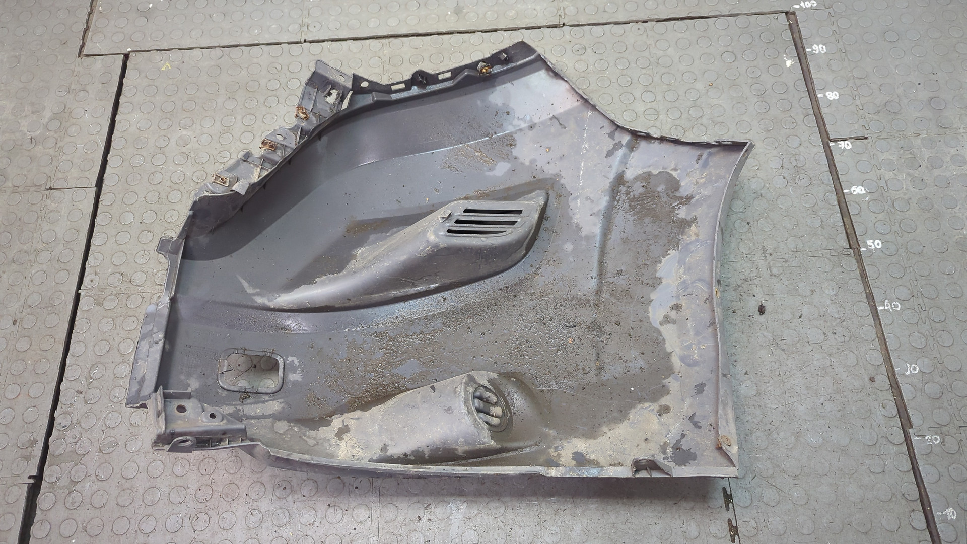 Накладка переднего бампера левая