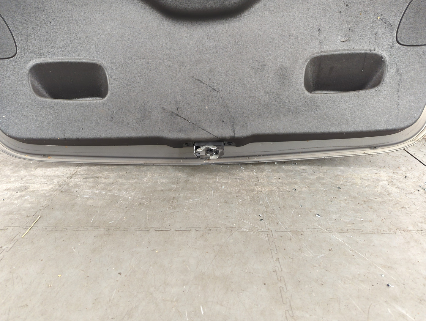 Дверь багажника