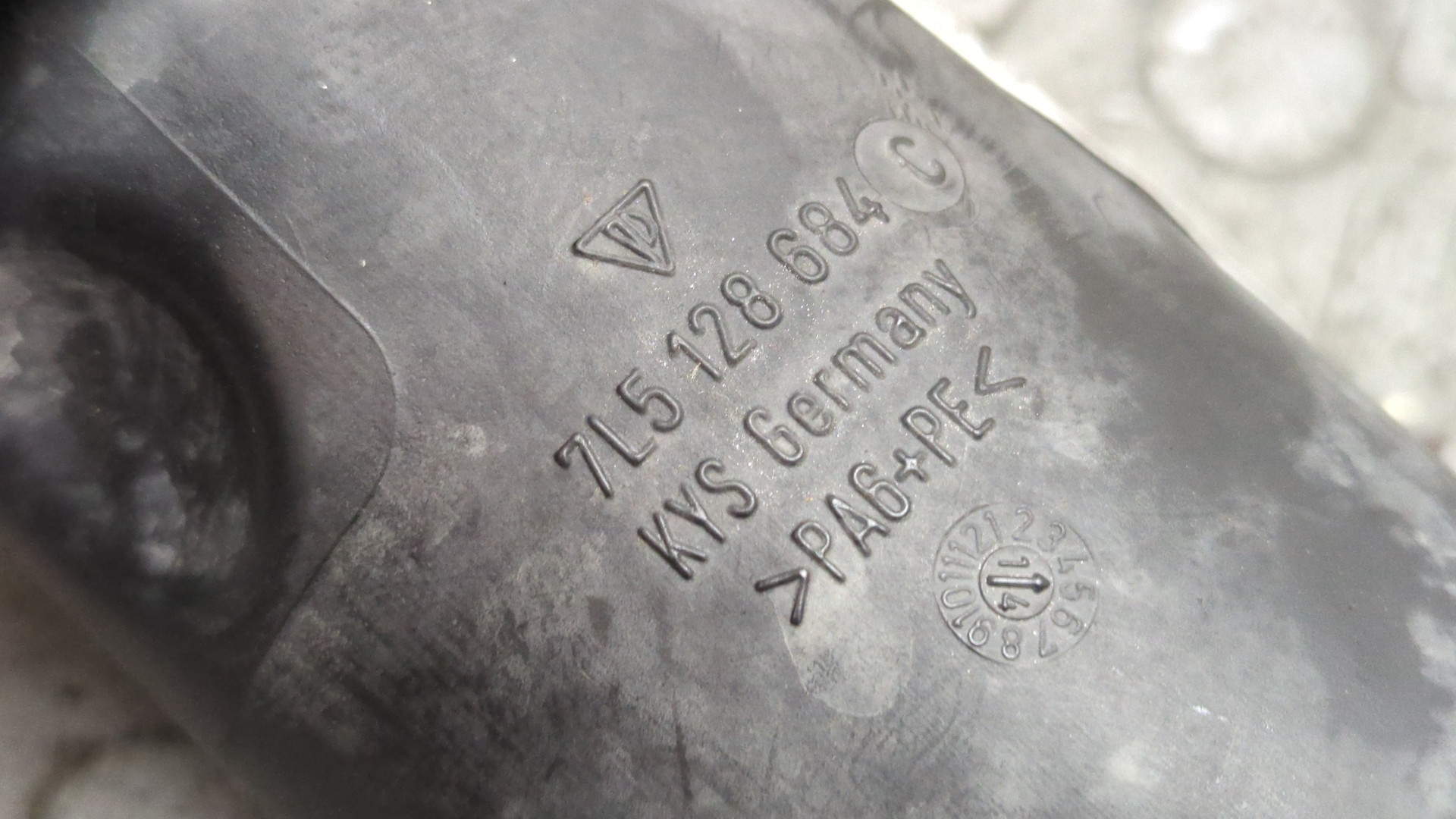 Патрубок воздушного фильтра