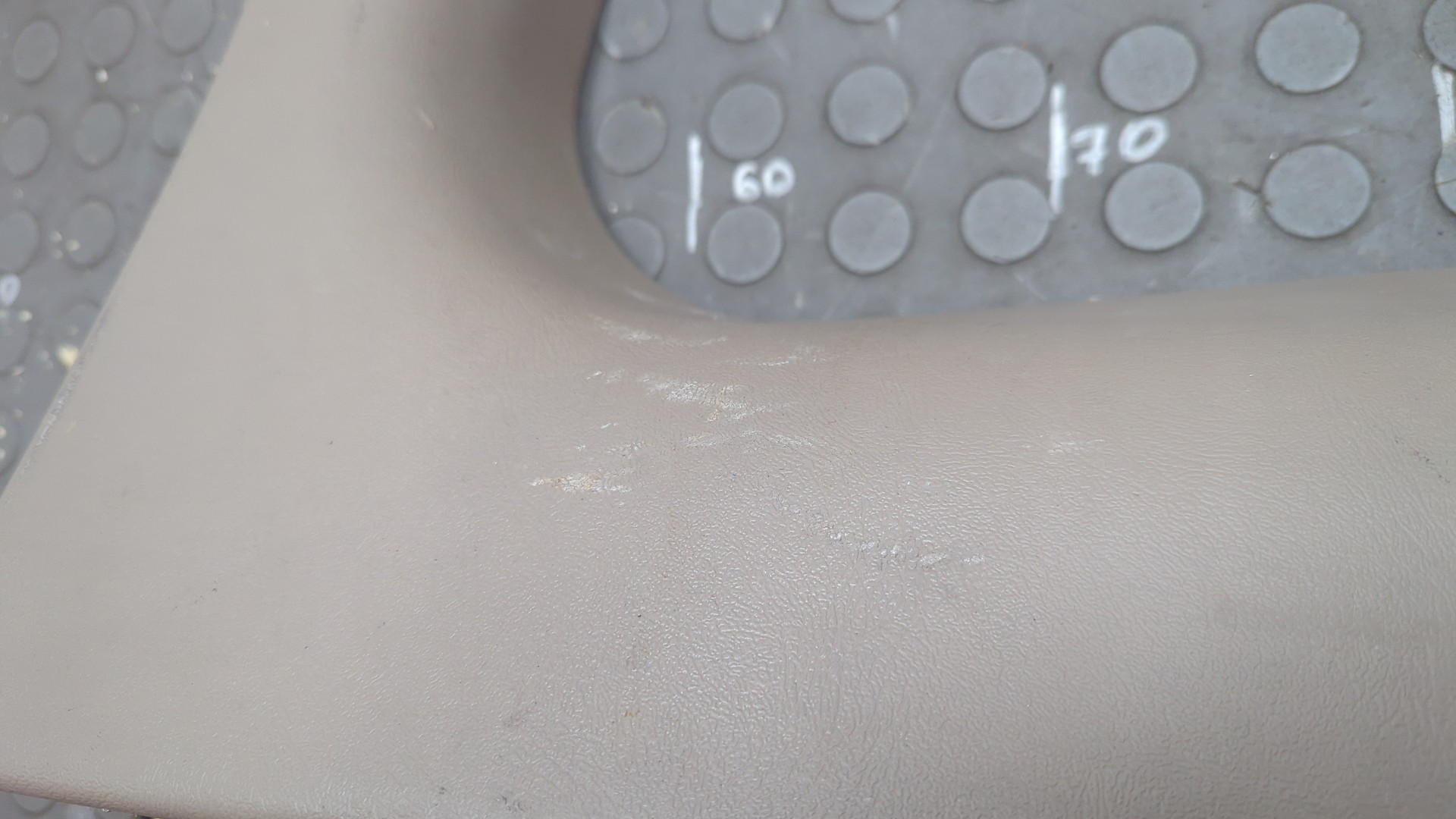 Обшивка двери багажника