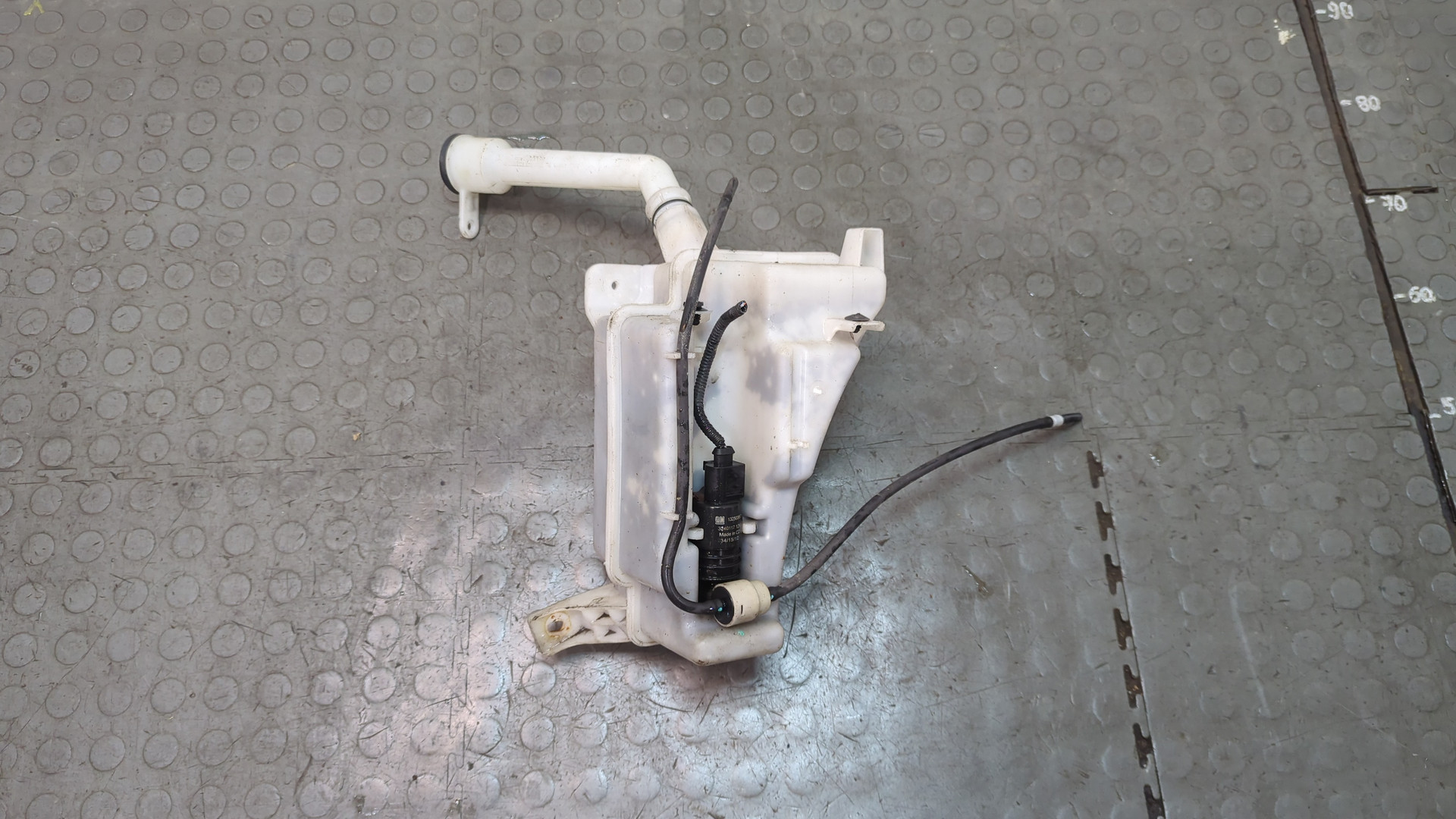 Бачок омывателя лобового стекла