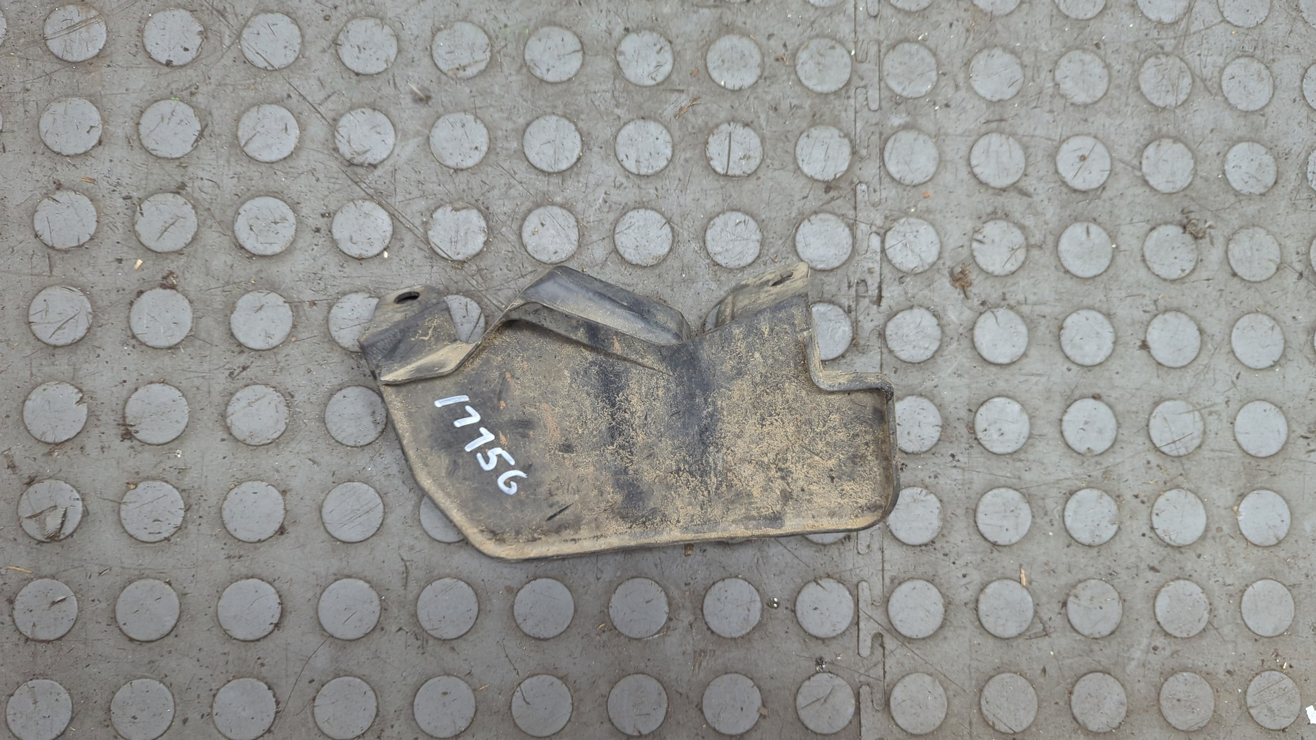 Брызговик задний правый