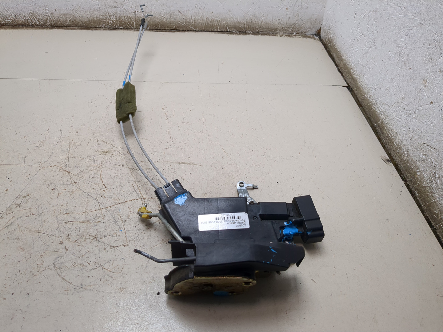 Замок двери передней правой