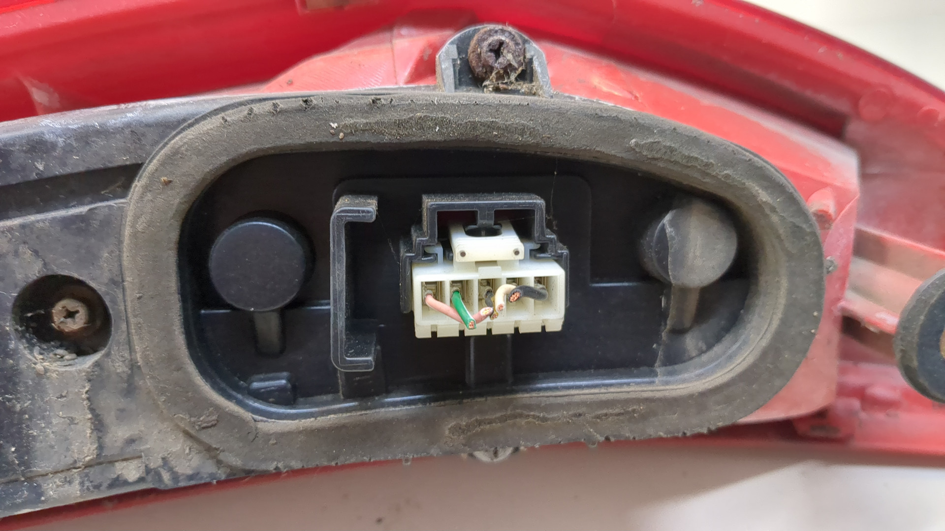 Фонарь задний левый