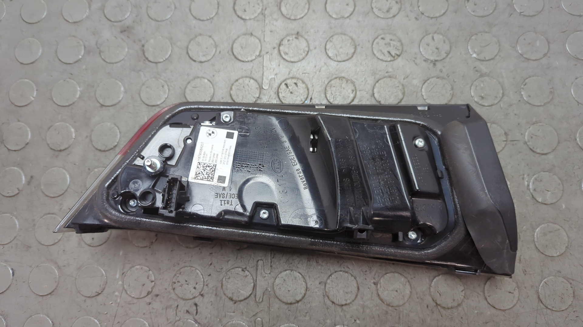 Фонарь задний внутренний правый