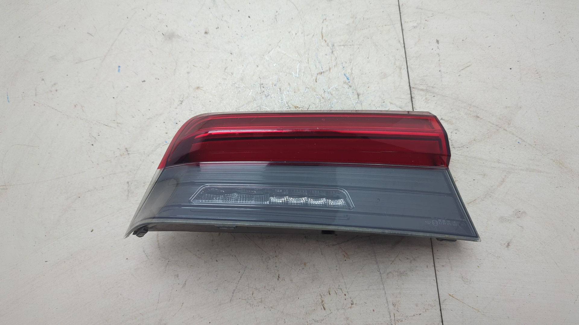 Фонарь задний внутренний левый