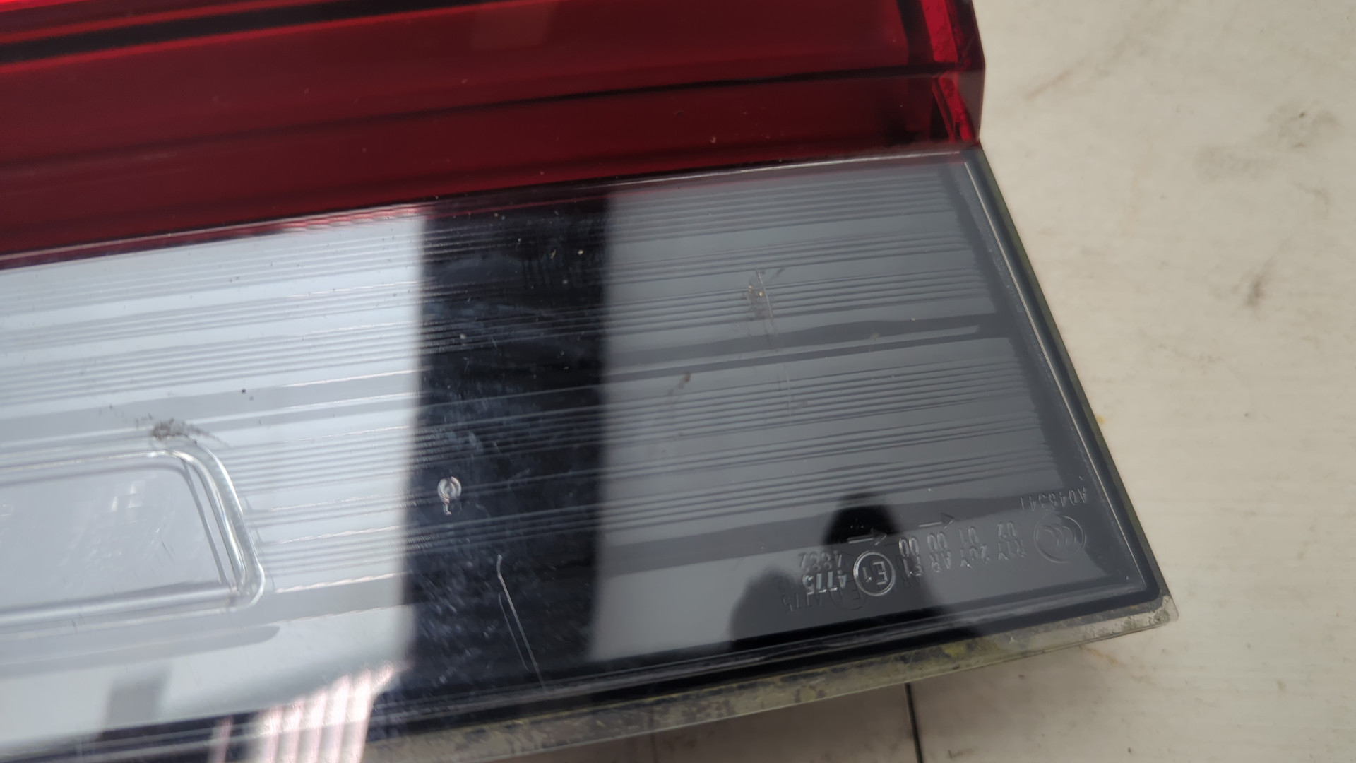 Фонарь задний внутренний левый