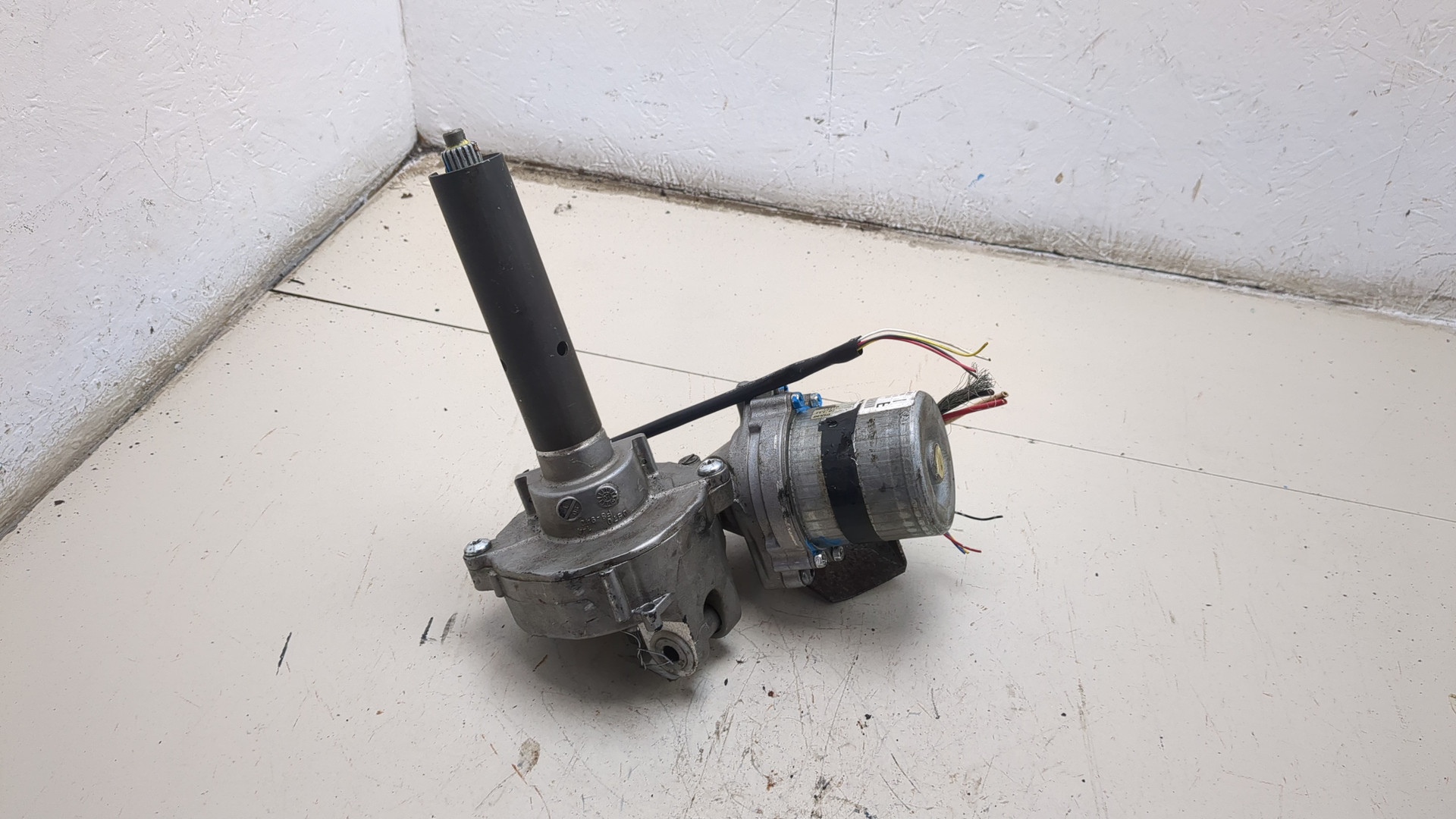 Серводвигатель рулевой рейки