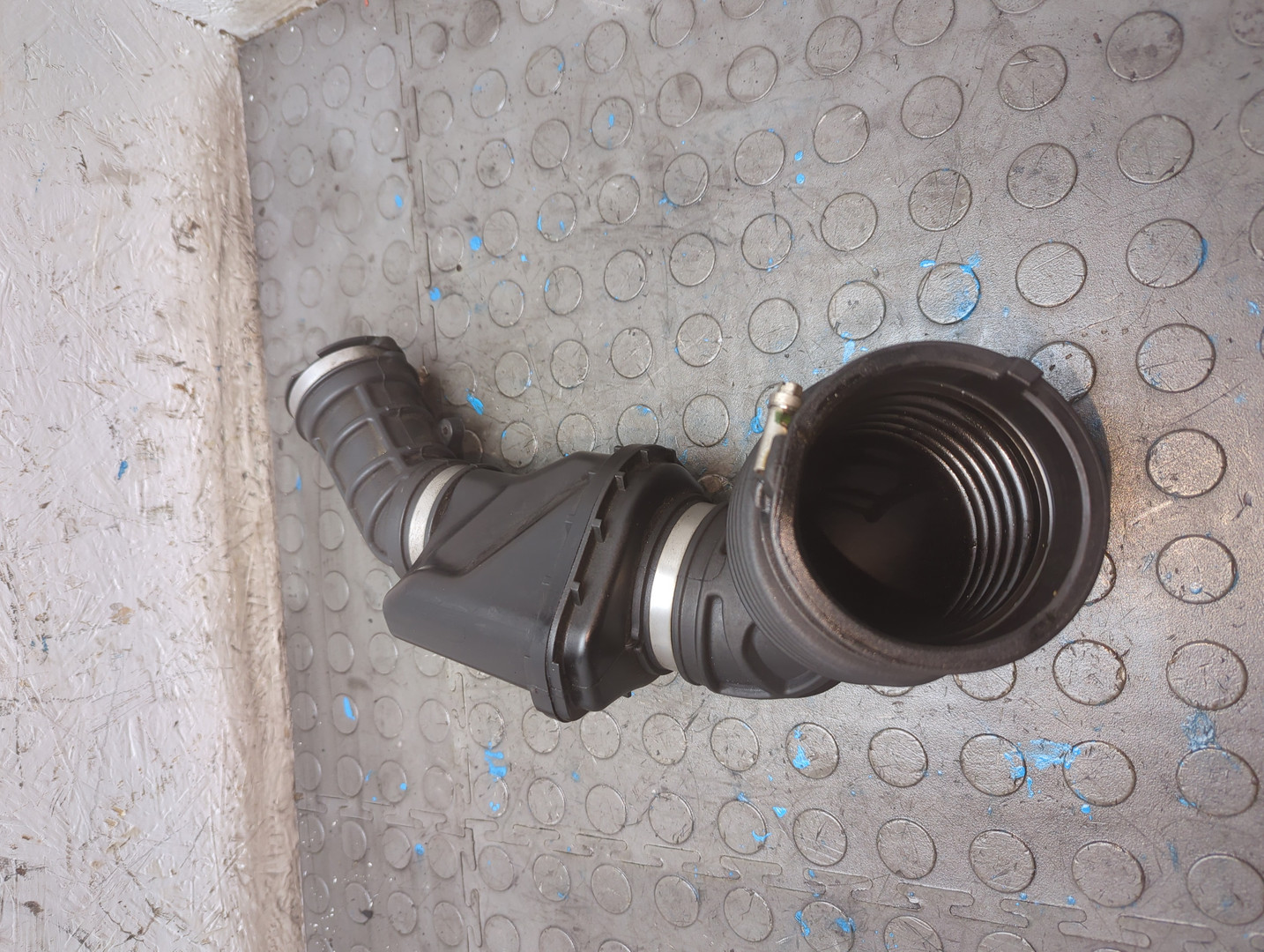 Патрубок воздушного фильтра