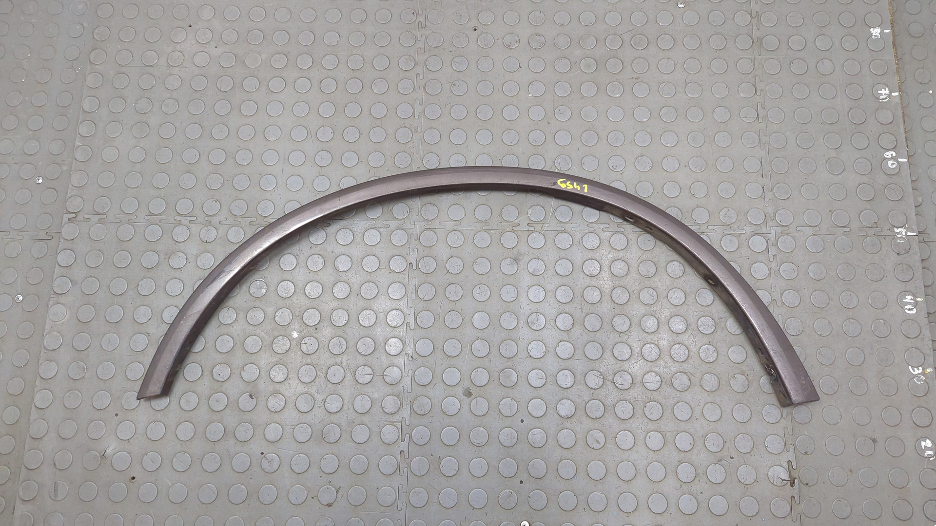 Накладка переднего крыла левого