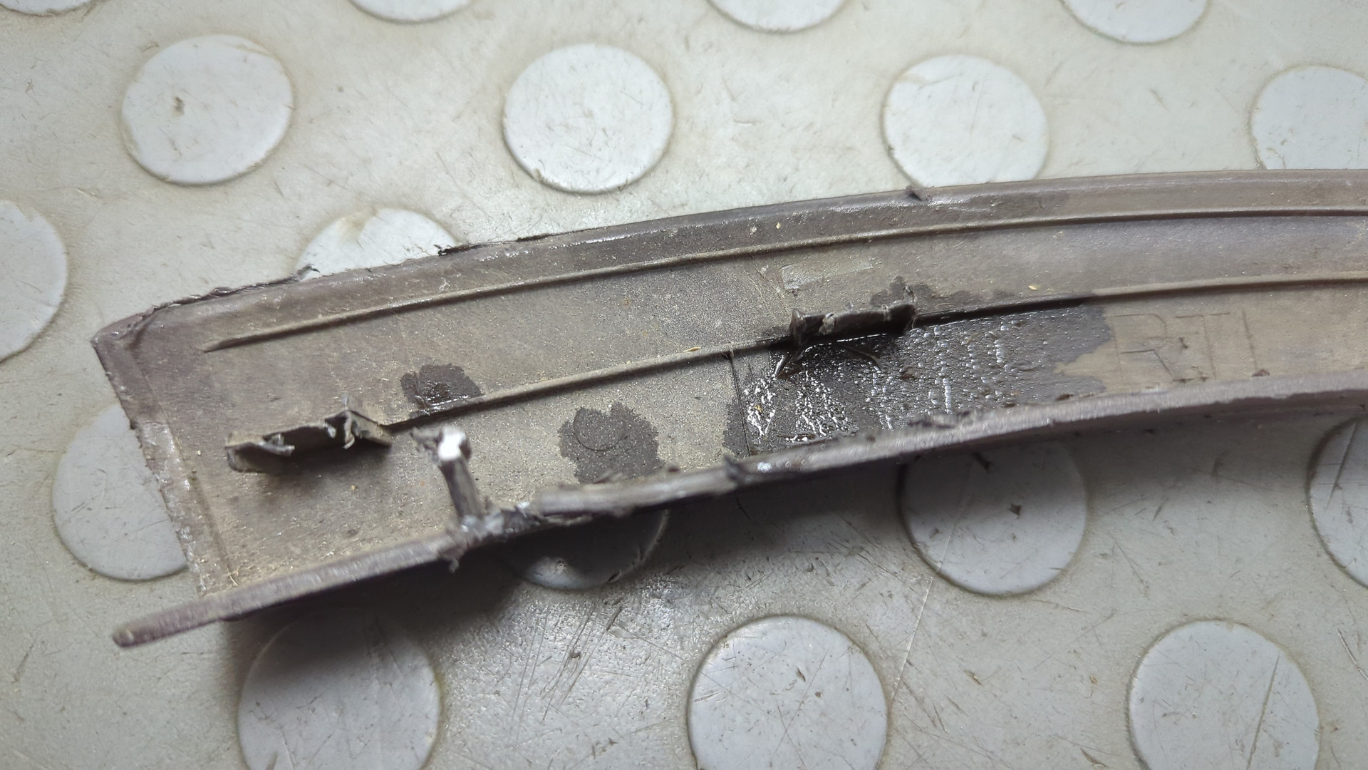 Накладка переднего крыла левого