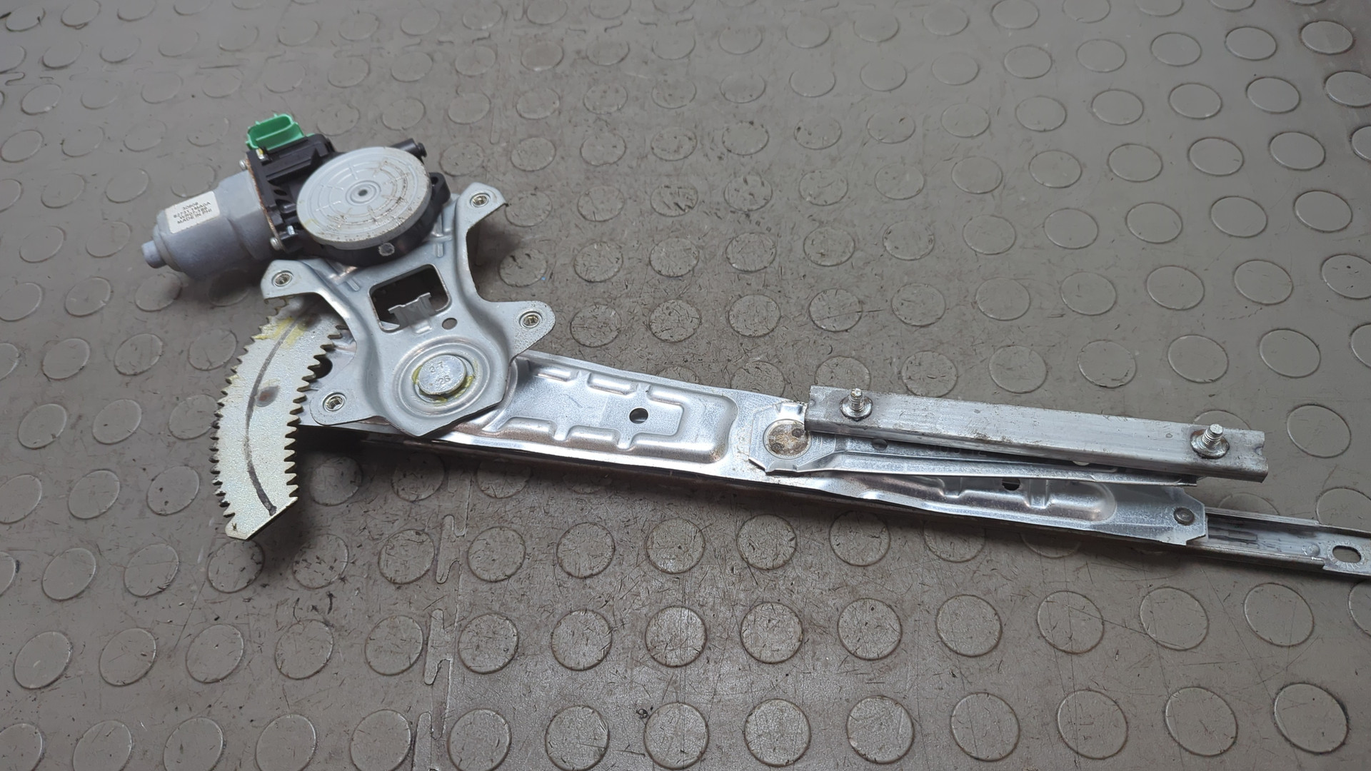 Стеклоподъемник электр. задний левый