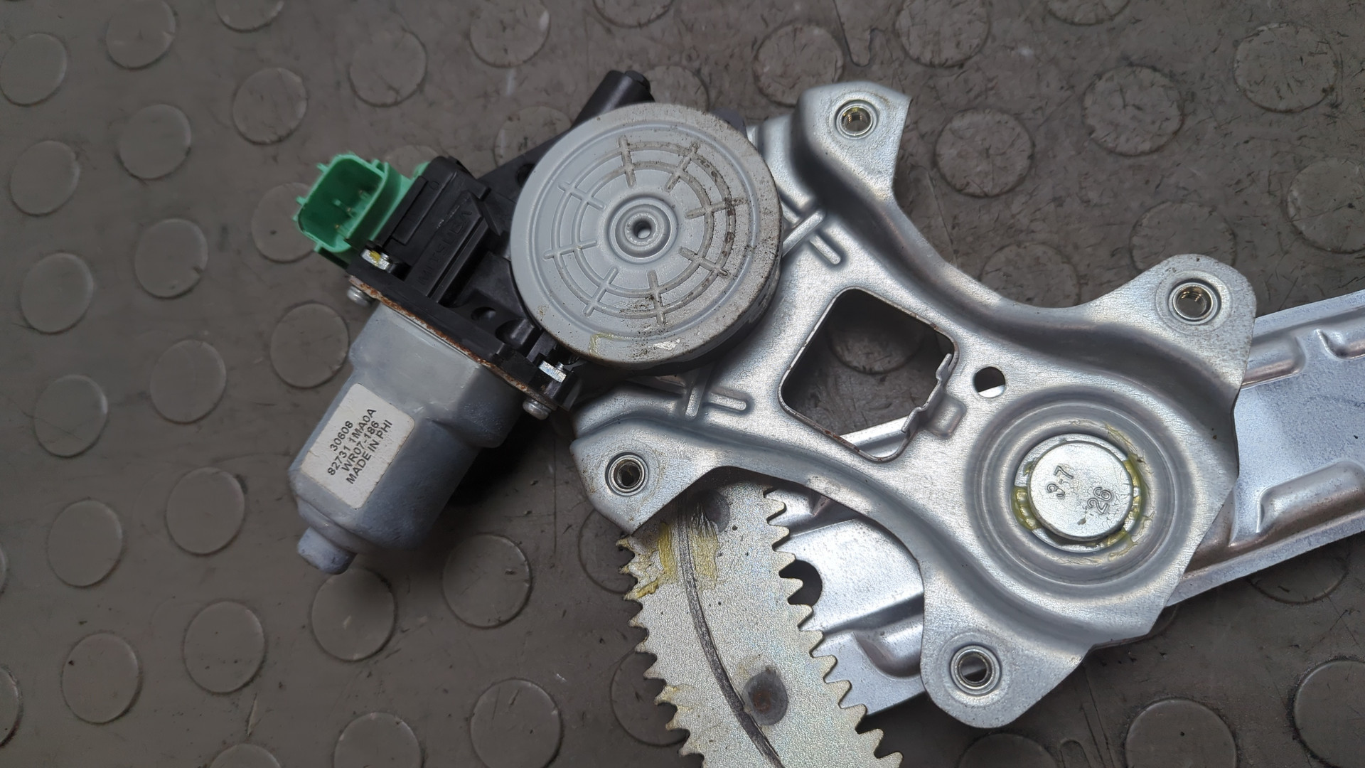 Стеклоподъемник электр. задний левый