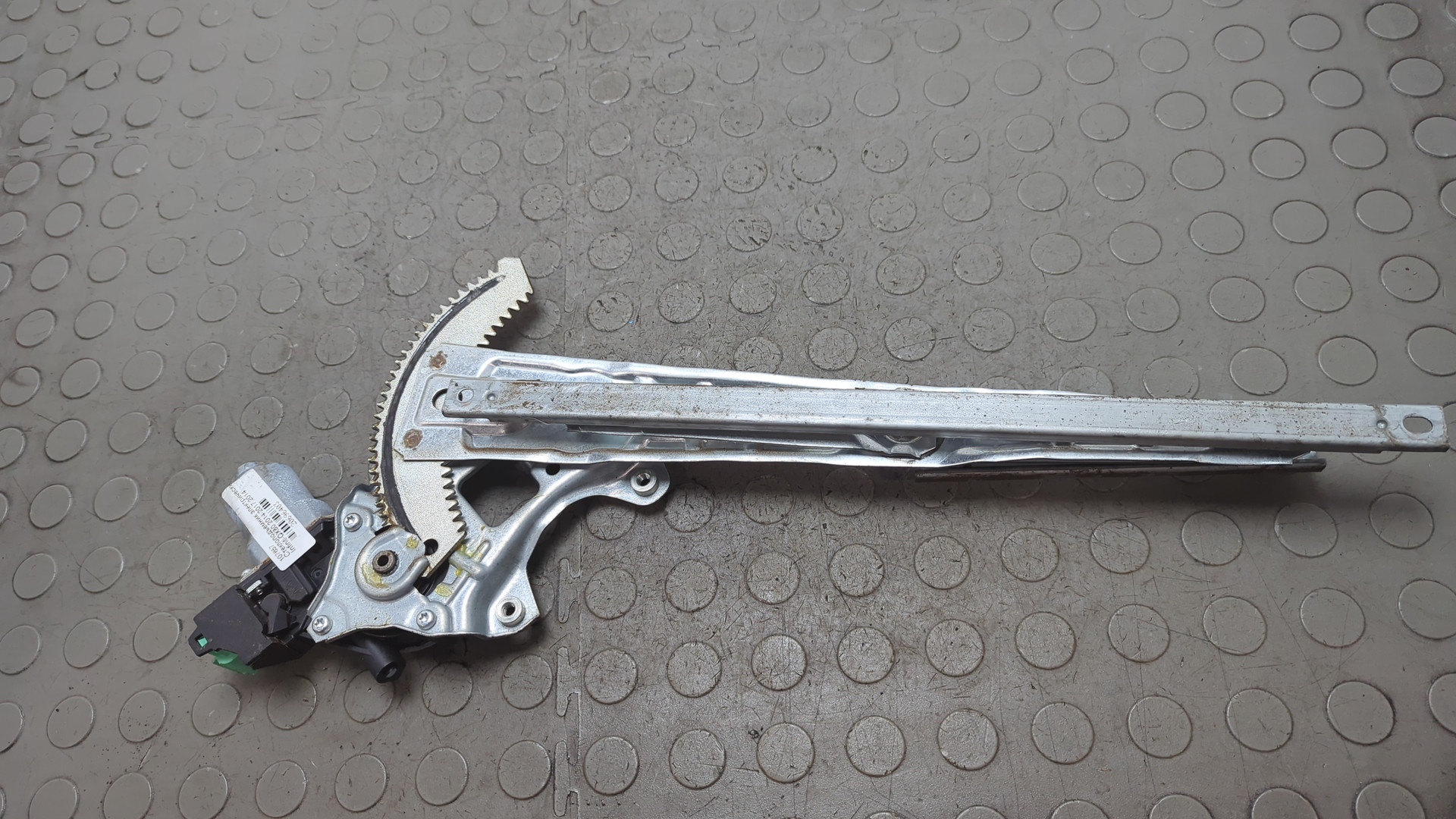 Стеклоподъемник электр. задний левый