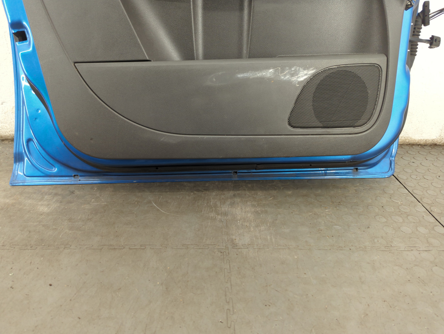 Дверь передняя левая