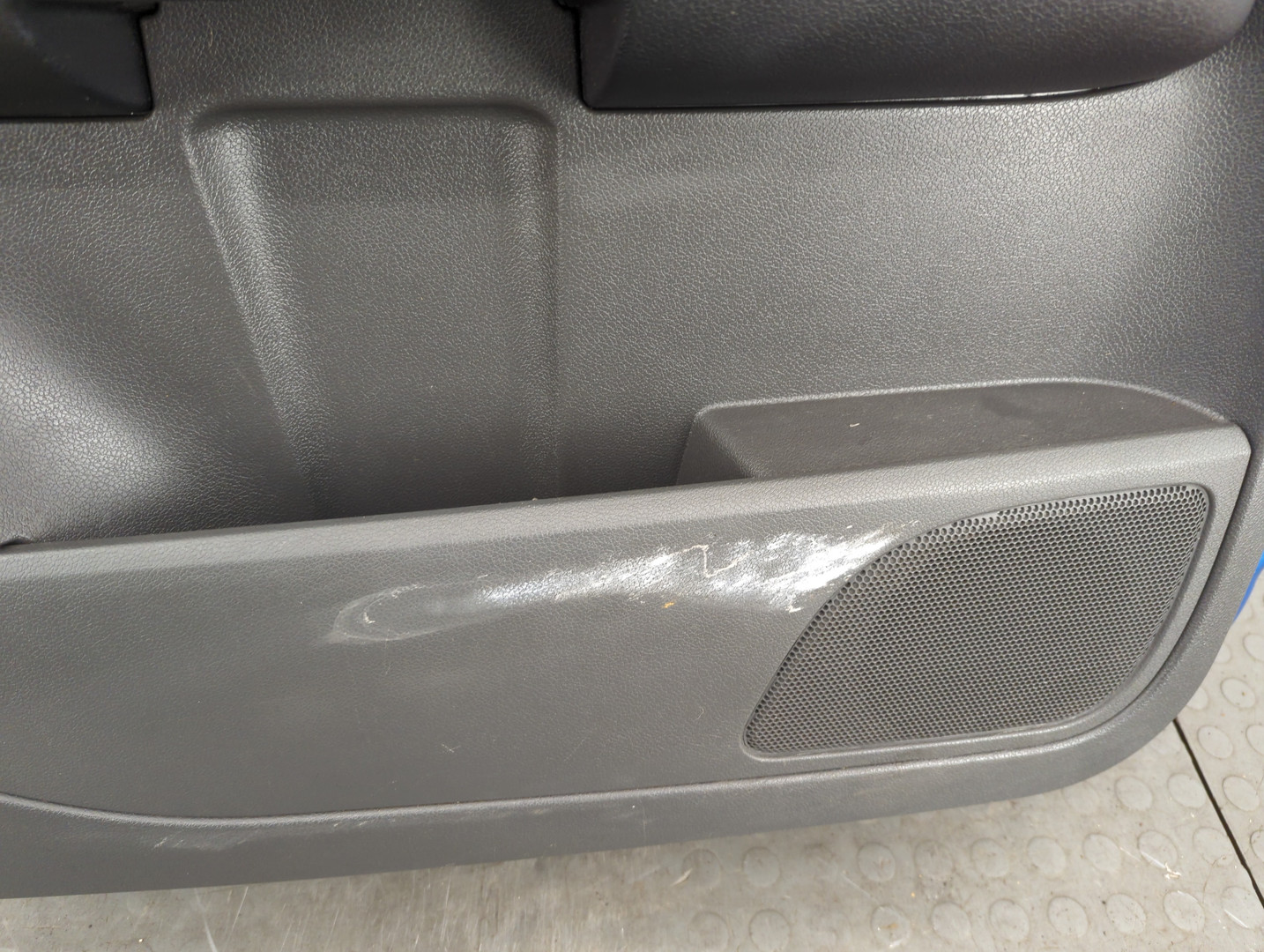 Дверь передняя левая