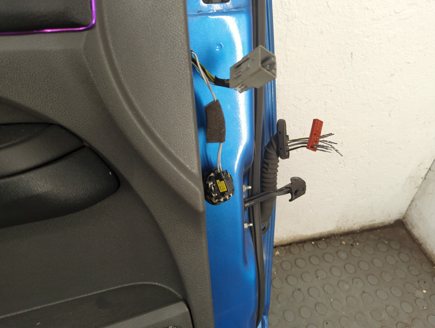 Дверь передняя левая