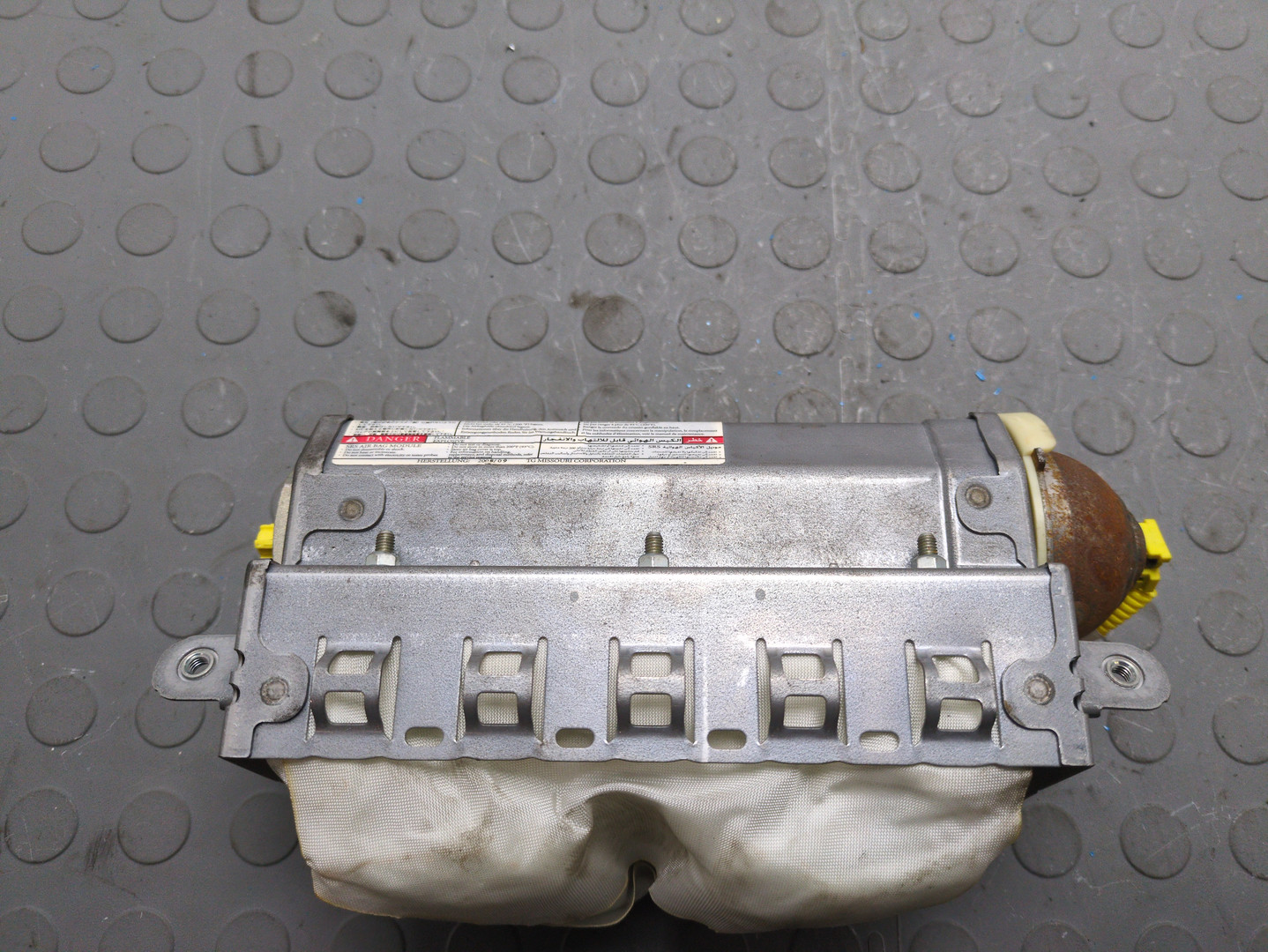 Подушка безопасности пассажирская (в торпедо)