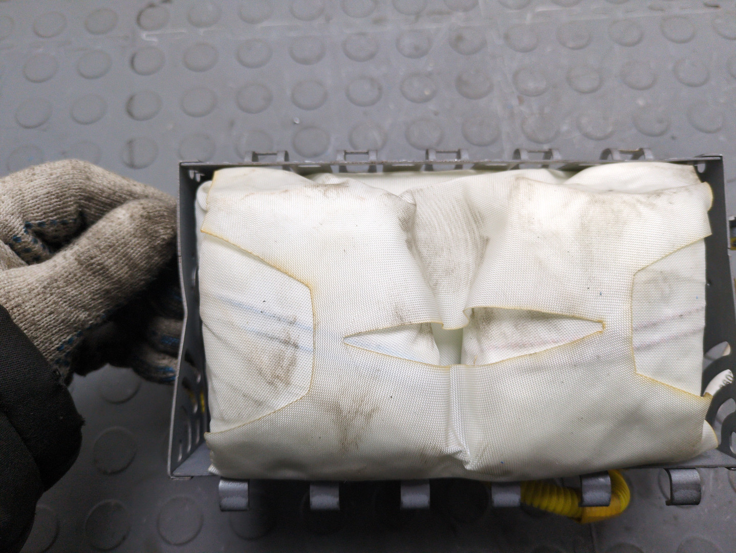Подушка безопасности пассажирская (в торпедо)