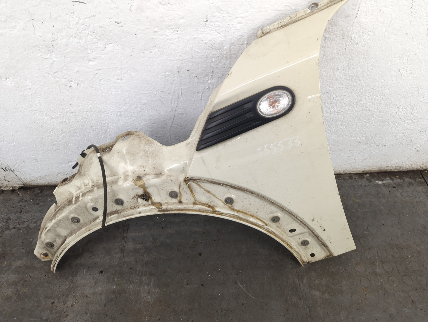 Крыло переднее левое