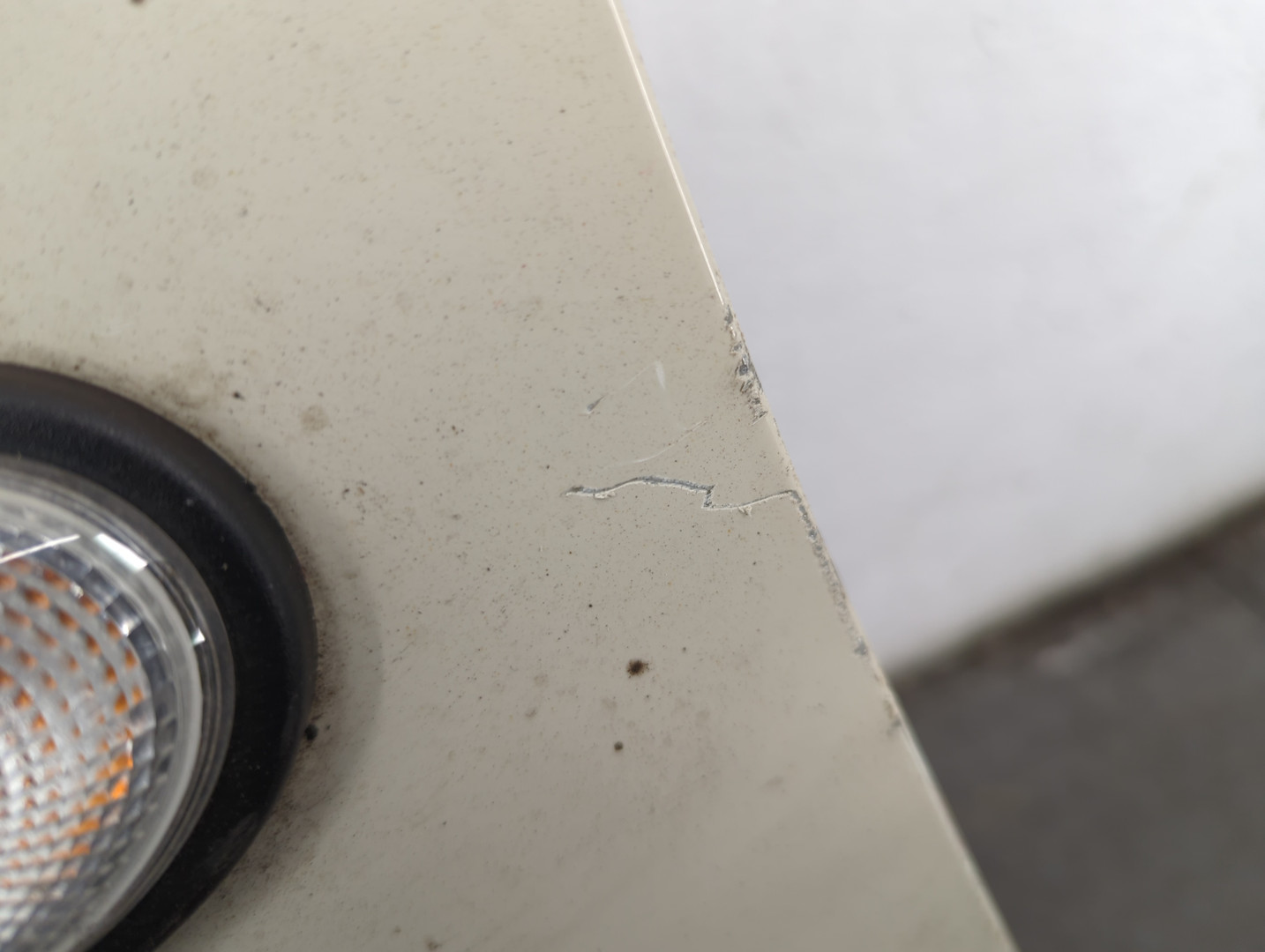 Крыло переднее левое