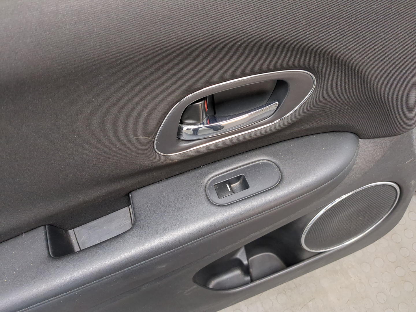 Дверь передняя левая