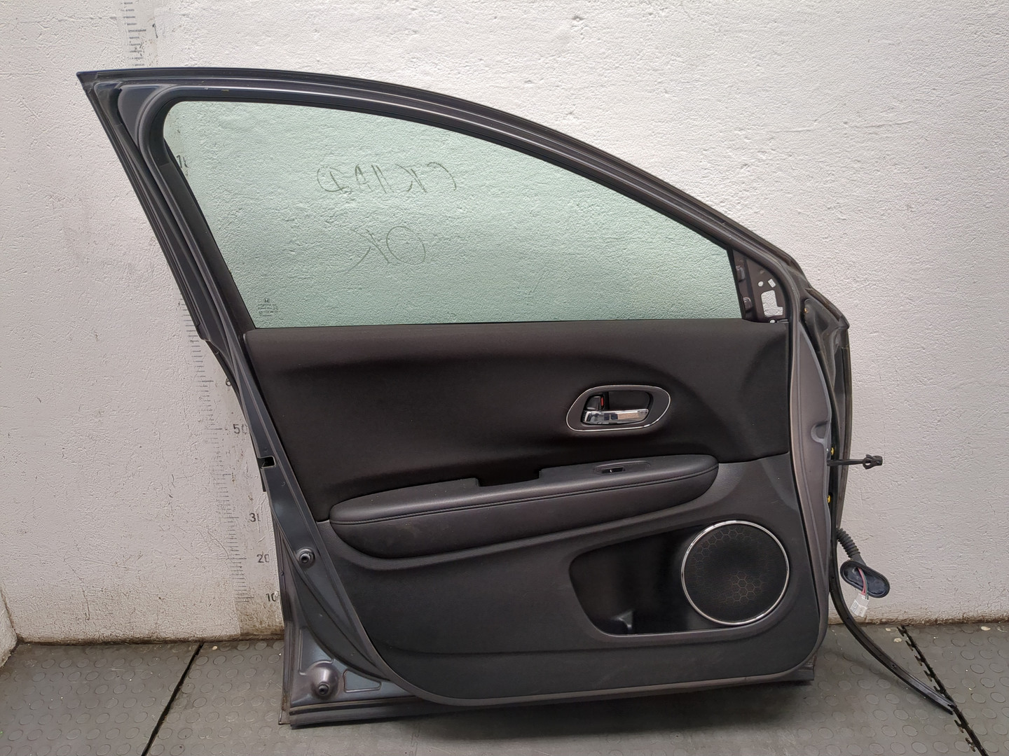 Дверь передняя левая