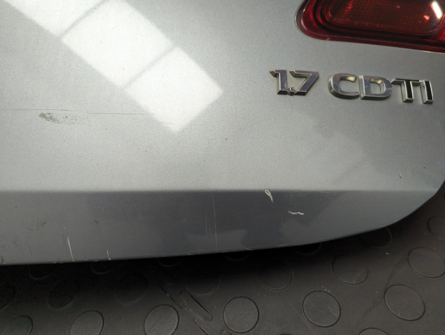 Дверь багажника