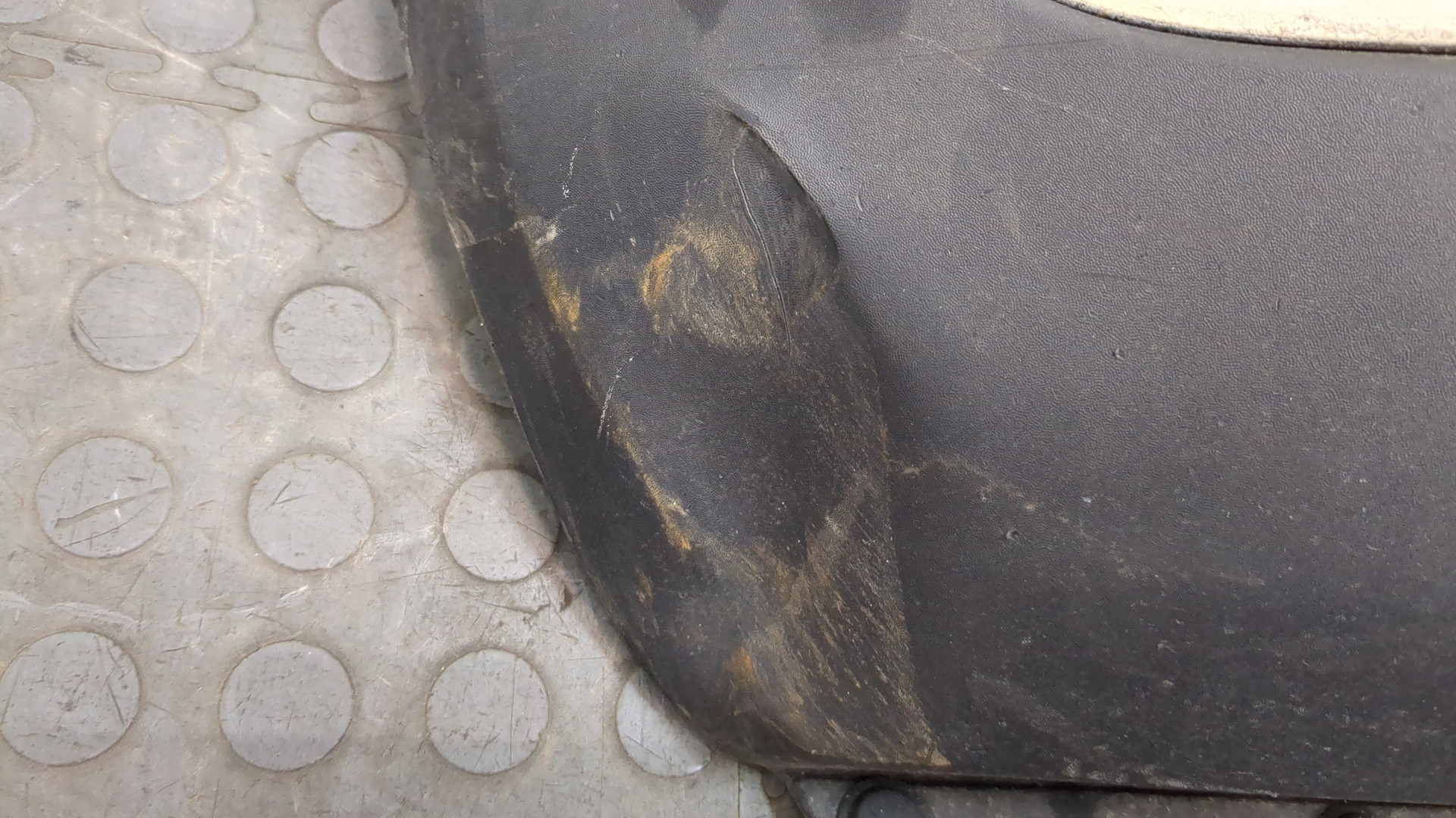 Бампер передний