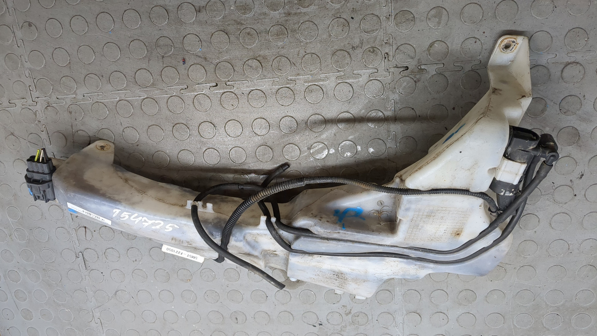 Бачок омывателя лобового стекла