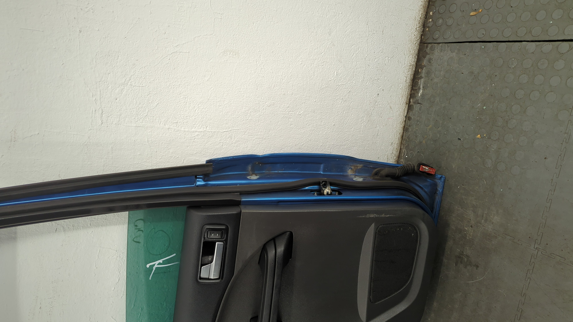 Дверь задняя левая