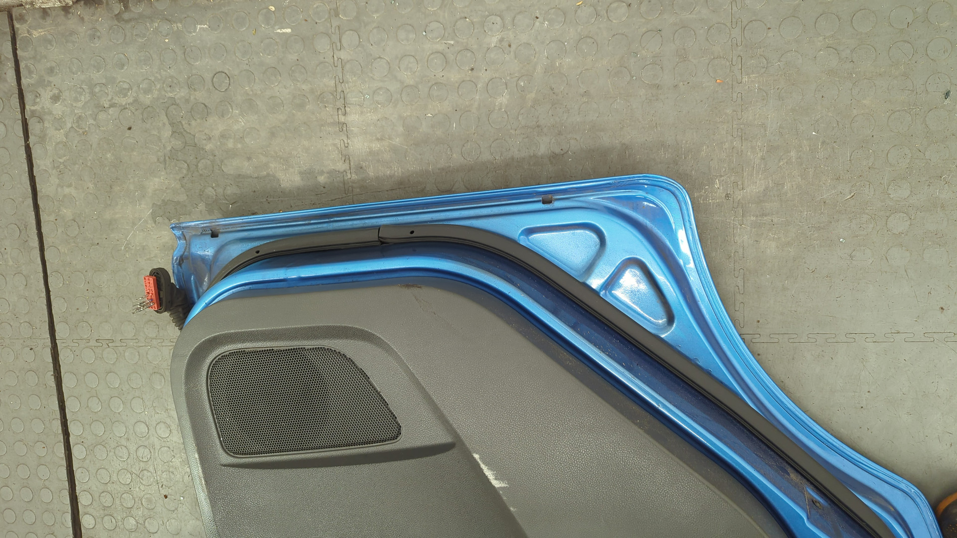 Дверь задняя левая