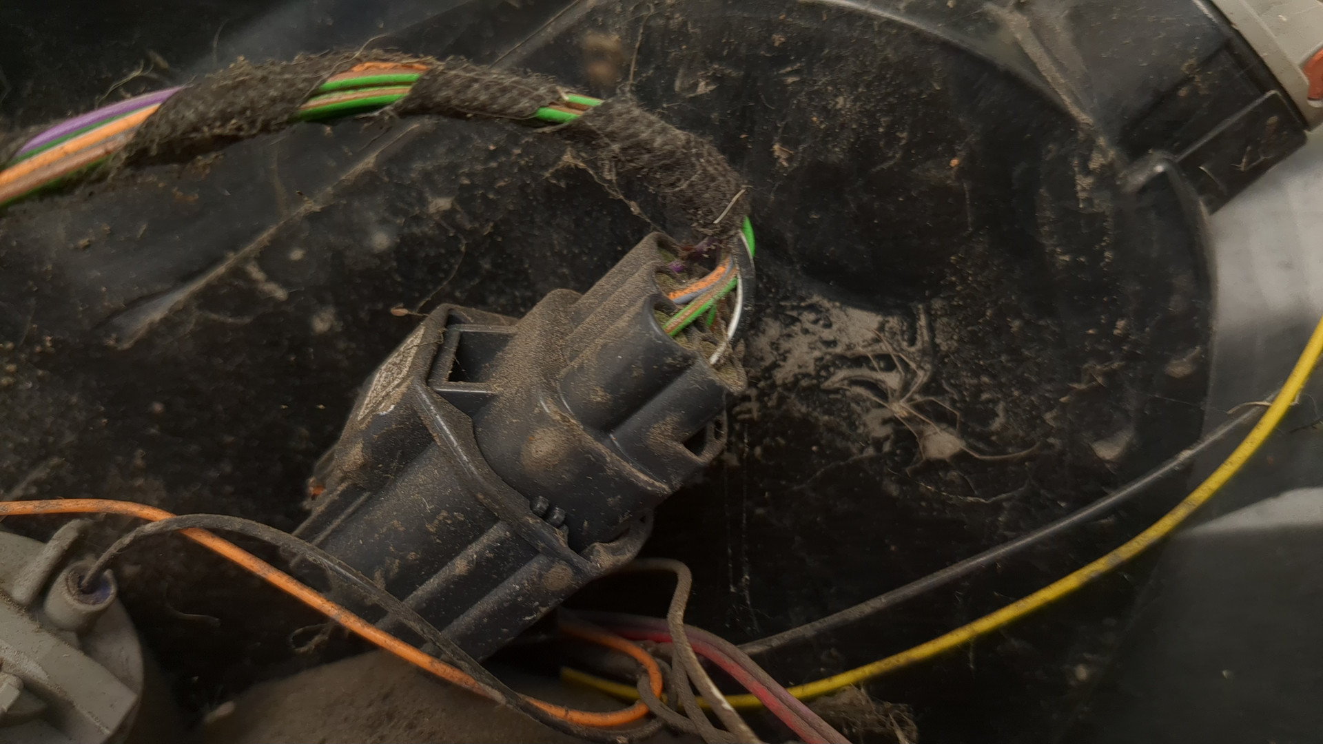 Фонарь задний левый