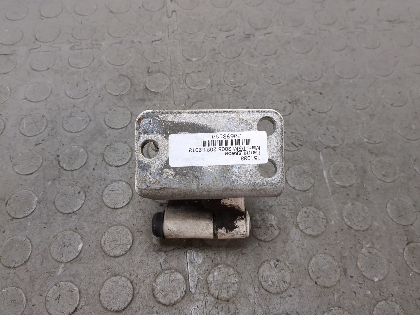 Петля двери