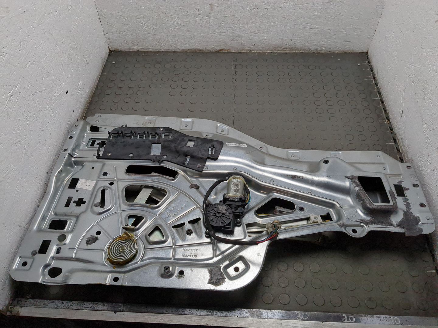 Стеклоподъемник электр. передний левый