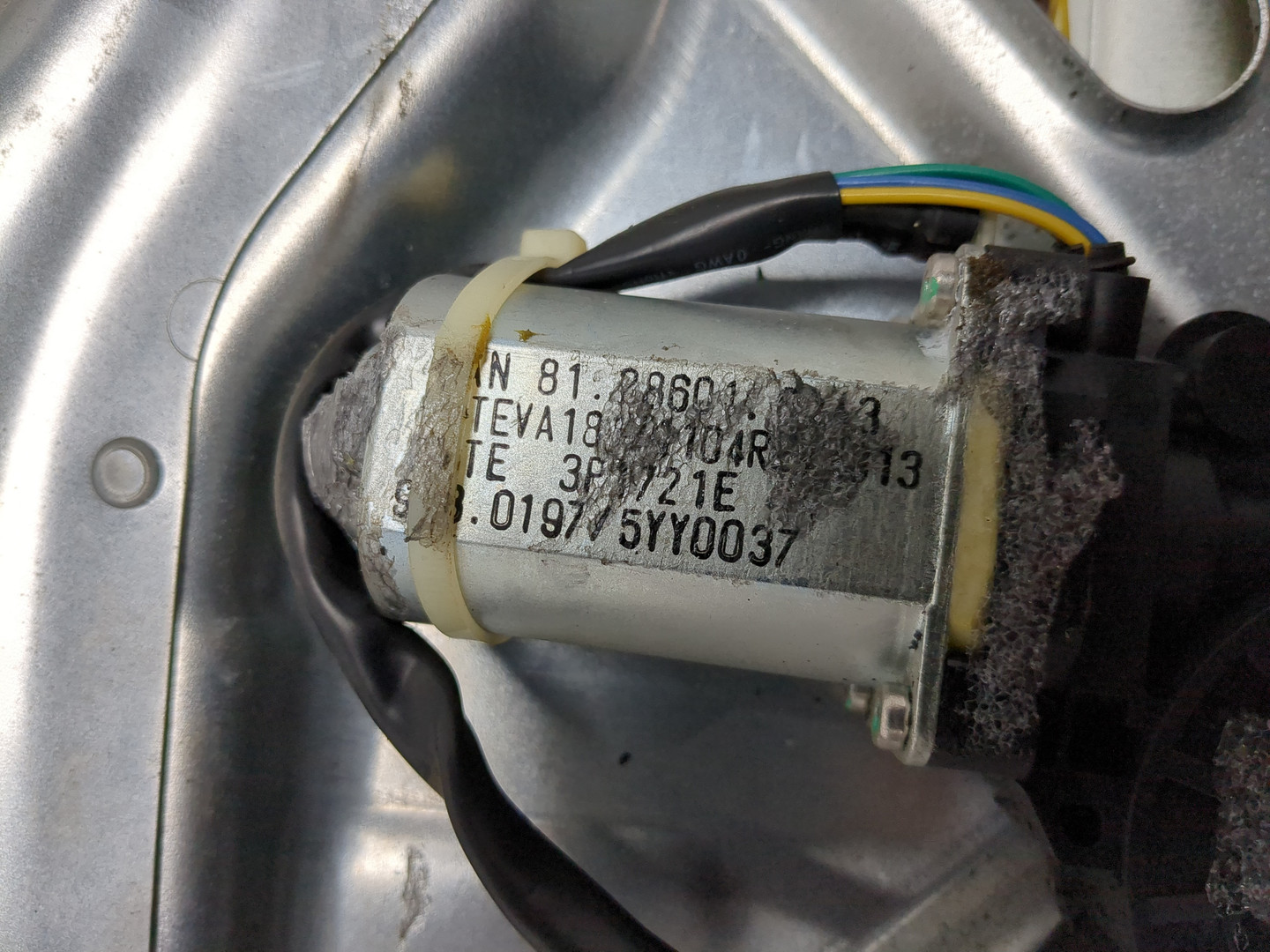 Стеклоподъемник электр. передний левый