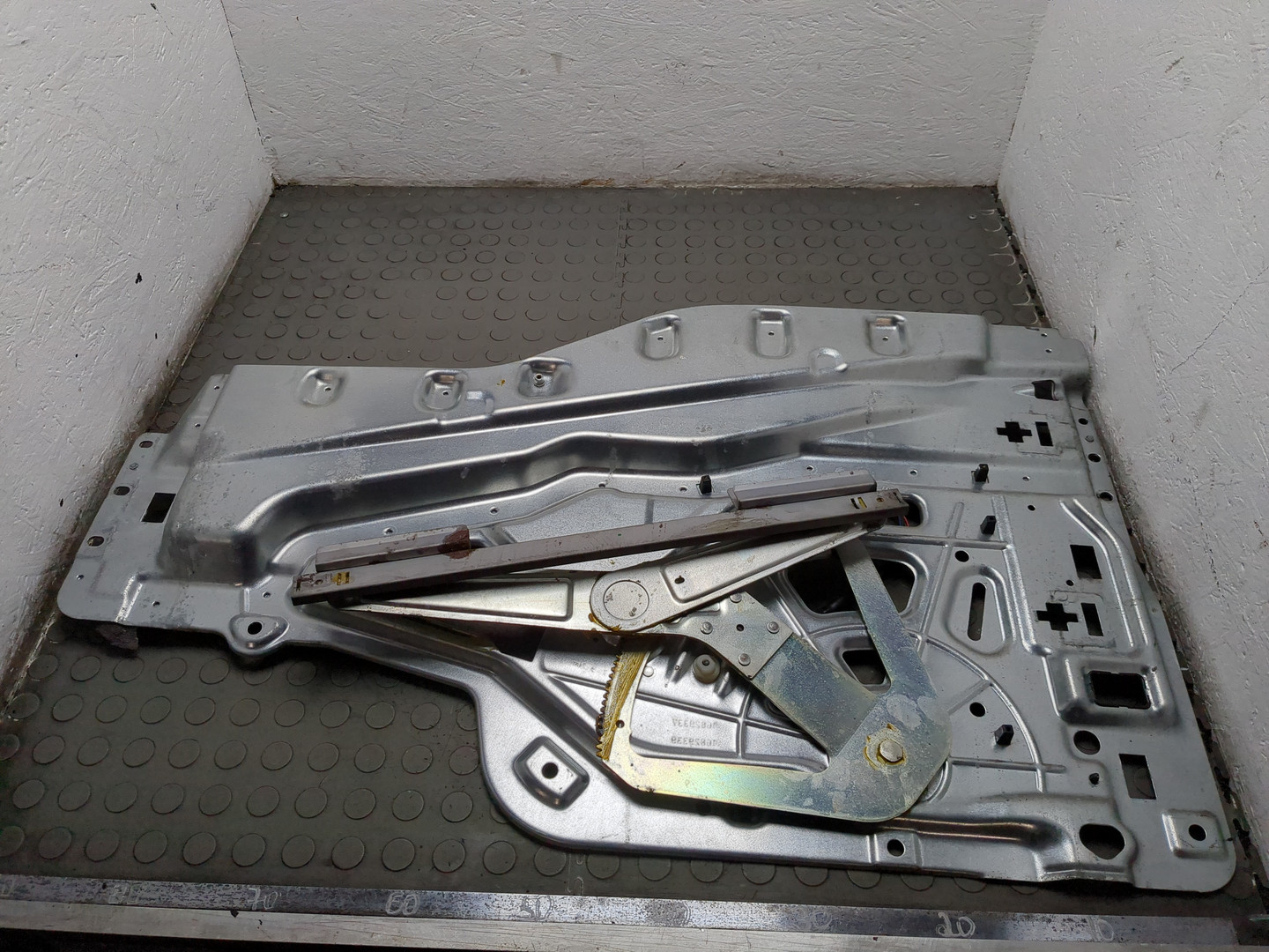 Стеклоподъемник электр. передний левый