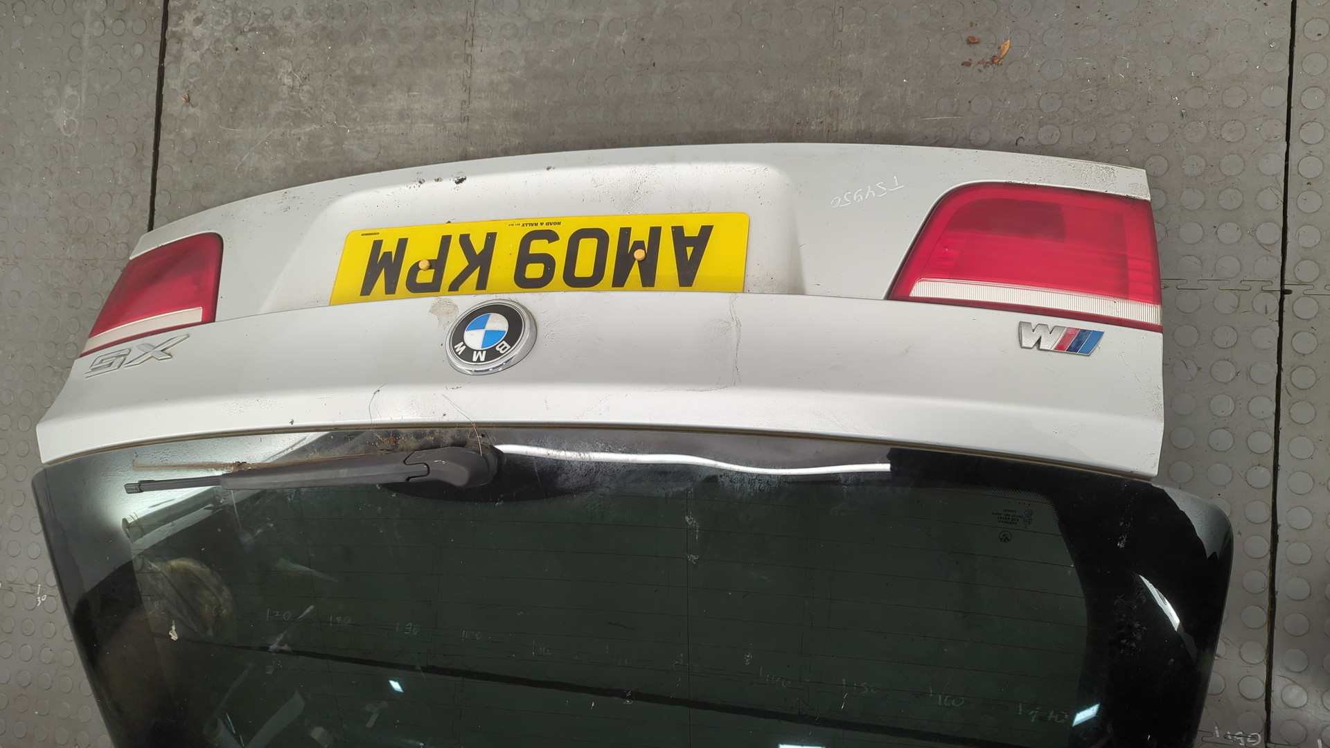 Дверь багажника