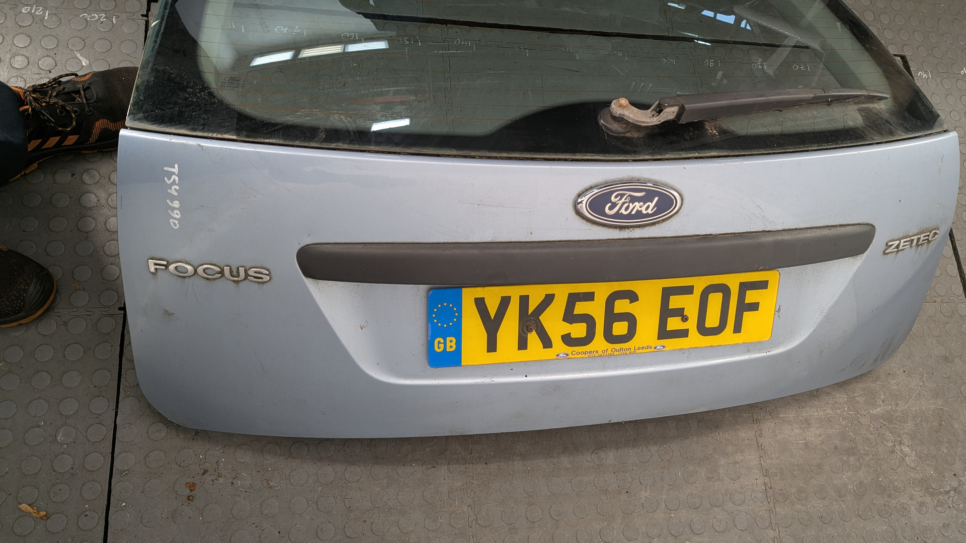 Дверь багажника