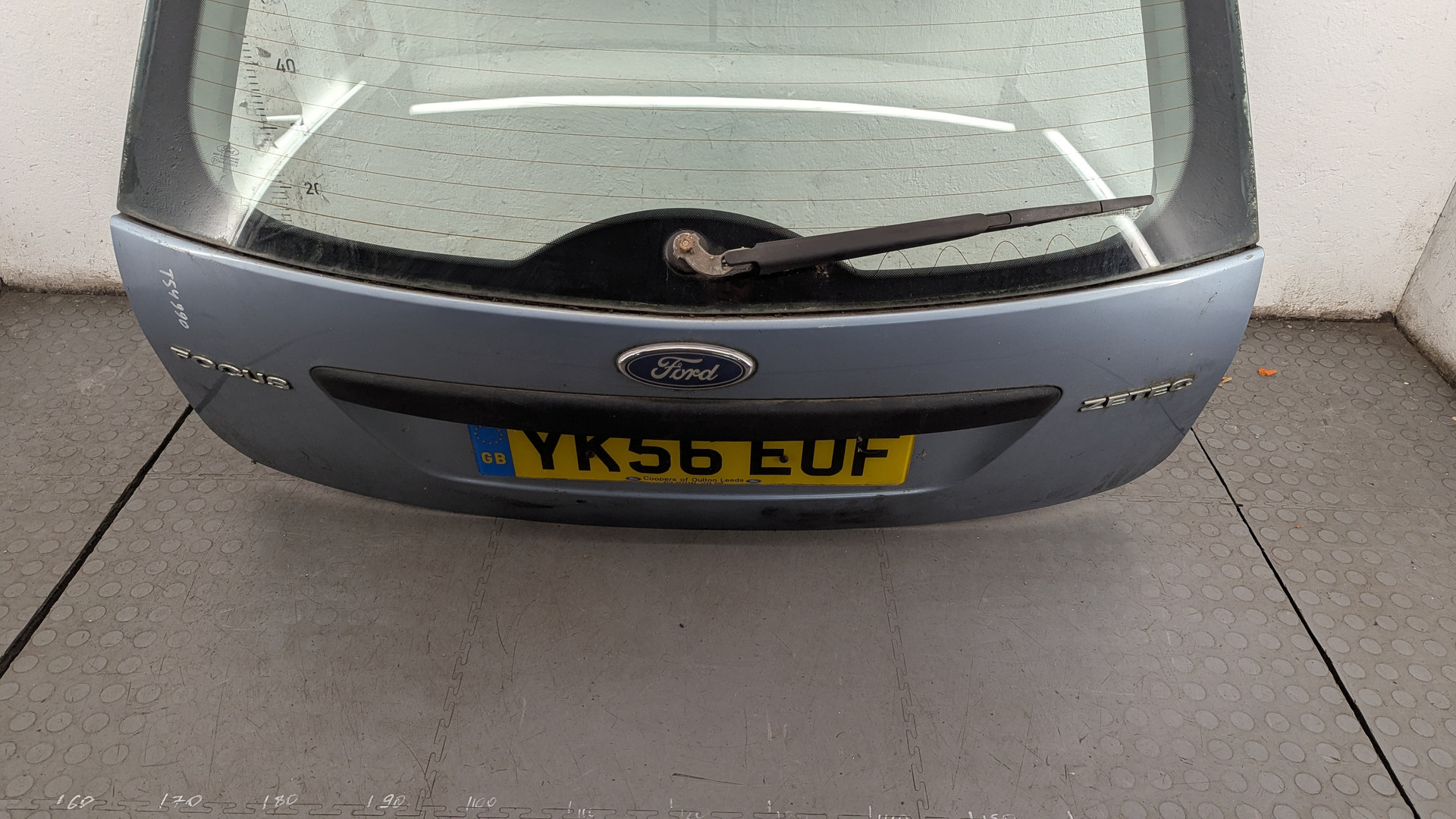 Дверь багажника