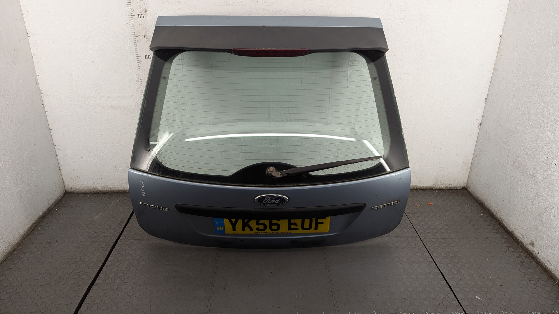 Дверь багажника