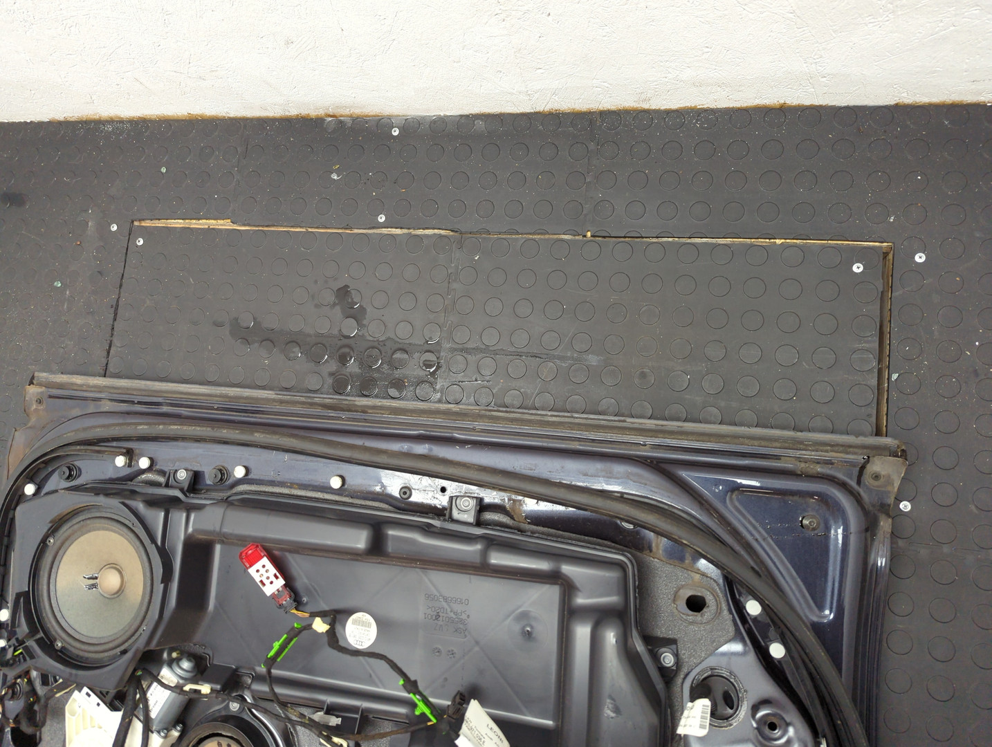 Дверь передняя левая